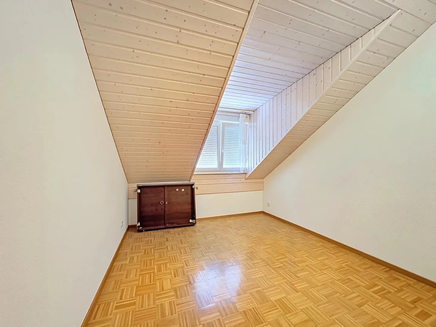 Wunderschöne 4,5-Zimmer-Penthouse mit Mezzanin + Garage-Box - Foto 7 von 12