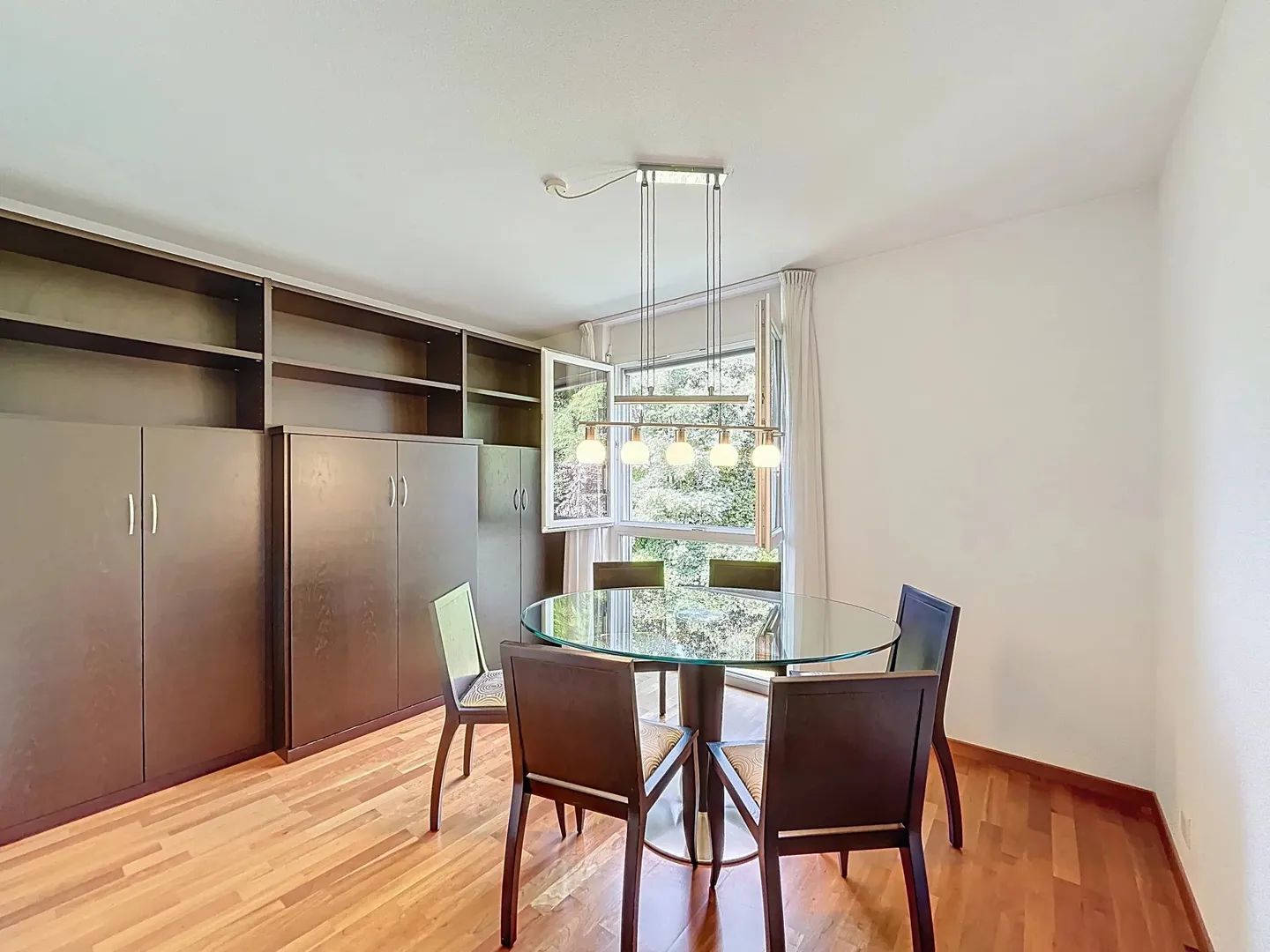 Calm, comfort and elegance with a view of the lake - Photo 10 of 11