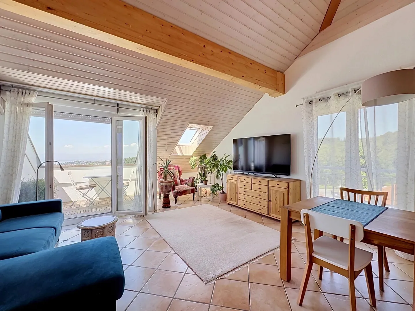 Wunderschöne 4,5-Zimmer-Penthouse mit Mezzanin + Garage-Box - Foto 3 von 12