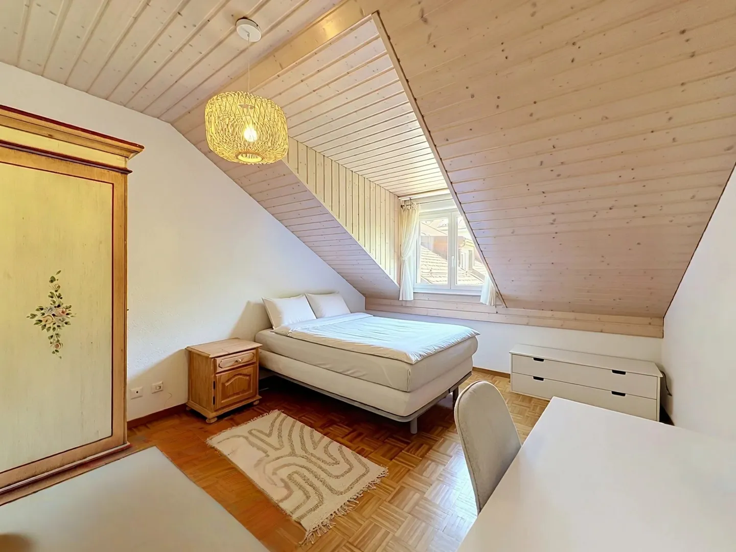 Wunderschöne 4,5-Zimmer-Penthouse mit Mezzanin + Garage-Box - Foto 11 von 12