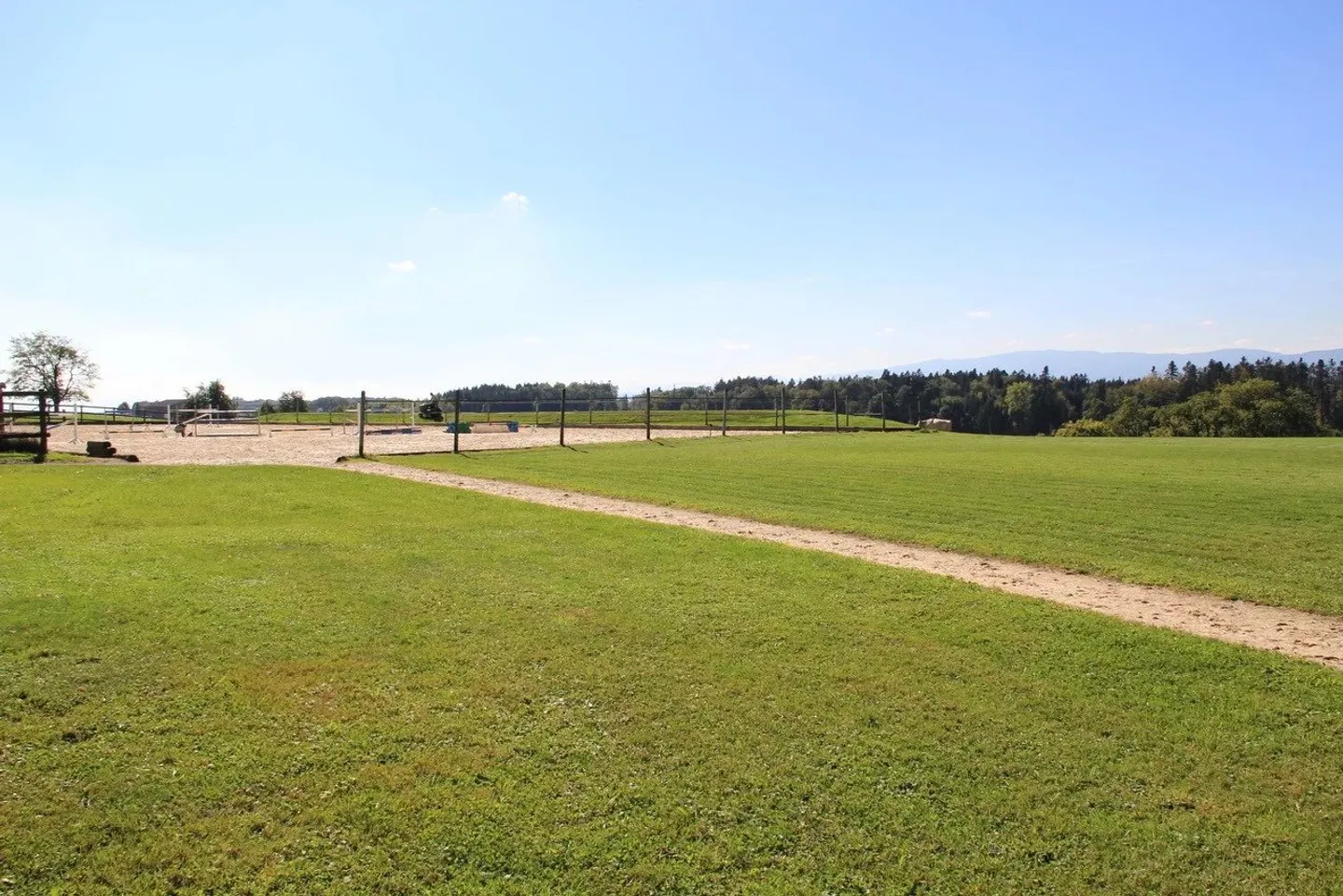 Magnificent land for 1 to 3 villas - 540 spb with park and dressage area - Photo 2 of 5