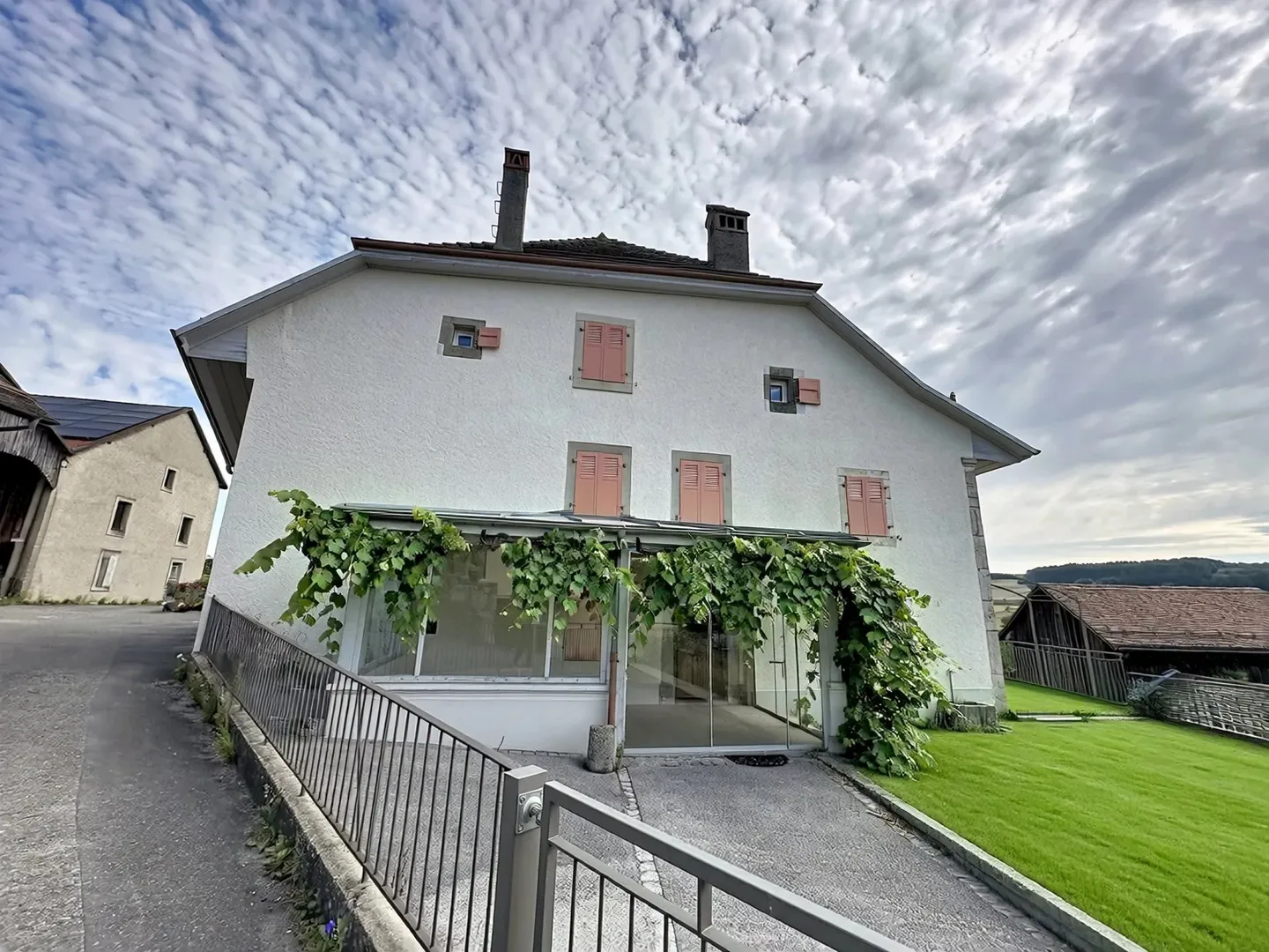 6,5-Zimmer-Haus mit Garten - Foto 1 von 12