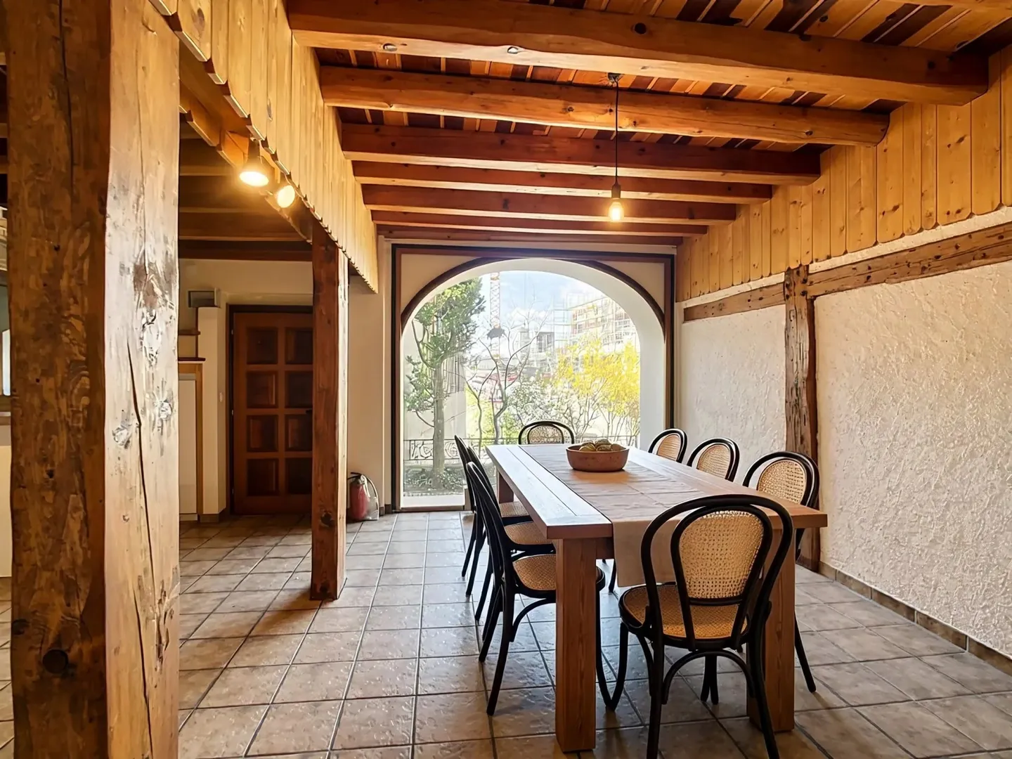 Charming Apartment with Terrace - Photo 4 of 13