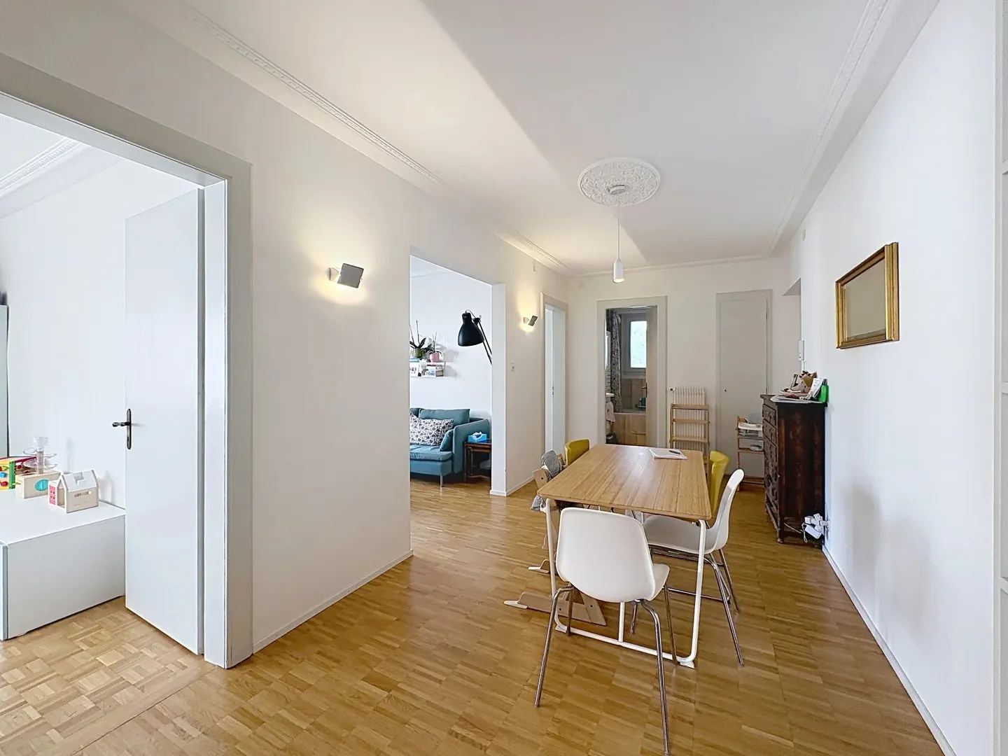Charmante 4,5-Zimmer-Wohnung mit Stuck und ungewöhnlich hohen Decken - Foto 9 von 10