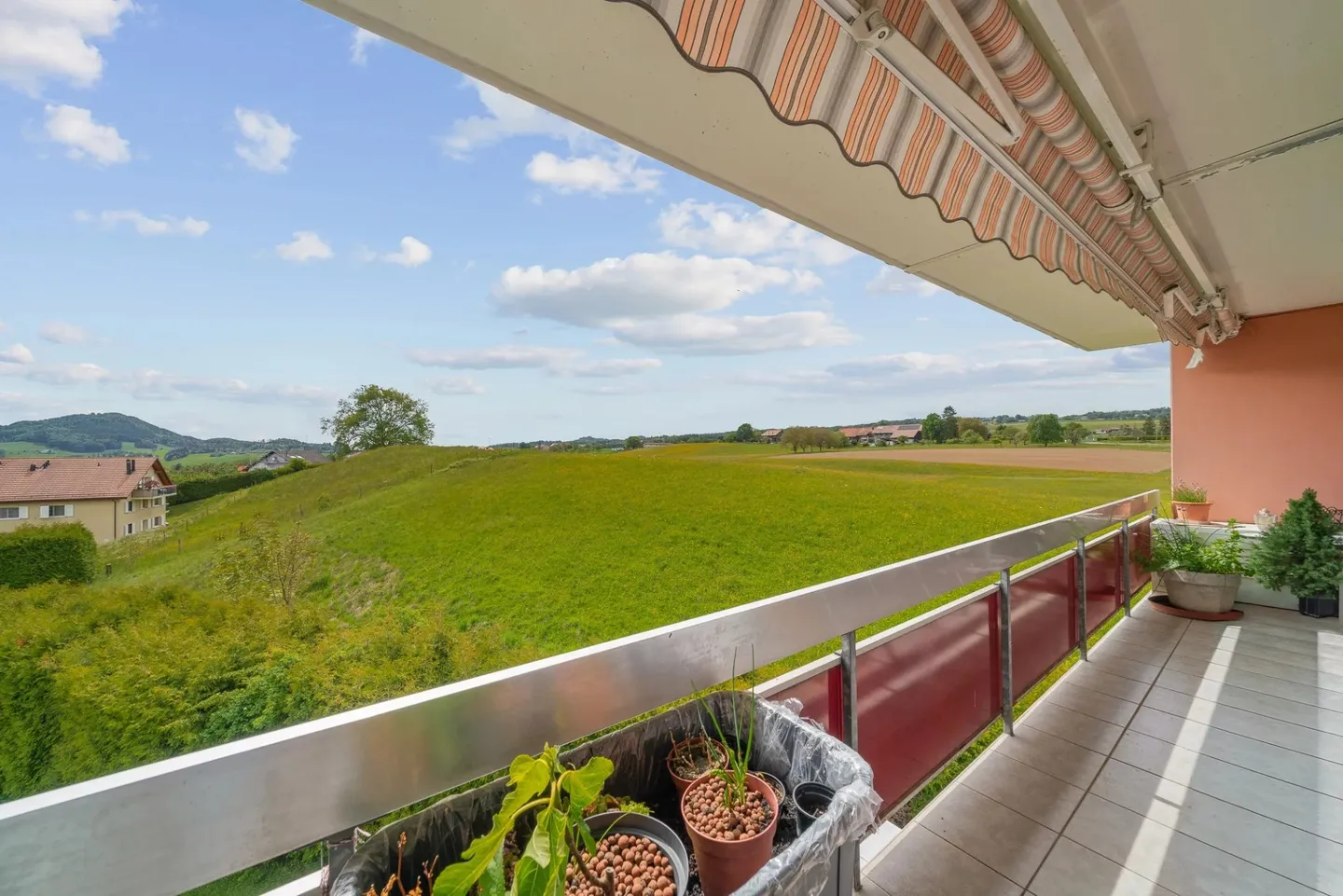 Appartamento di 4,5 locali con vista aperta sulla campagna - Foto 1 di 10