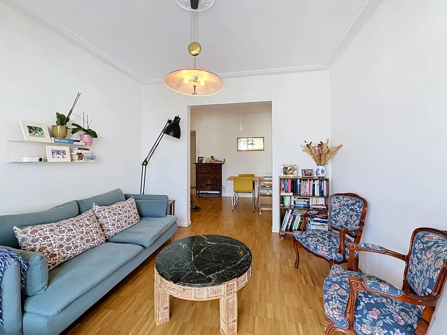 Charmante 4,5-Zimmer-Wohnung mit Stuck und ungewöhnlich hohen Decken - Foto 4 von 10