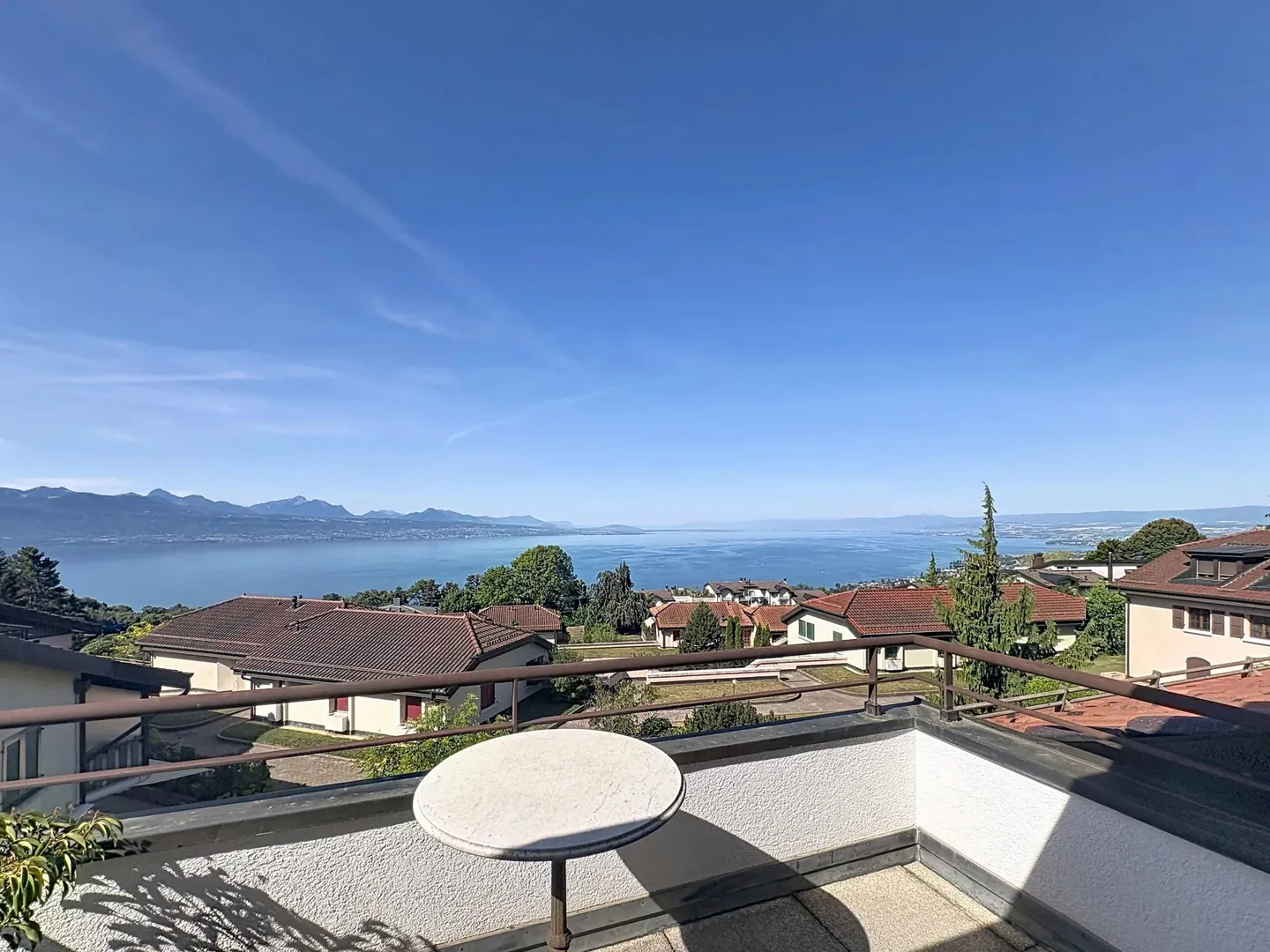 Appartement en attique de 135 m² avec vue imprenable sur le bassin lémanique - Photo 1 of 11