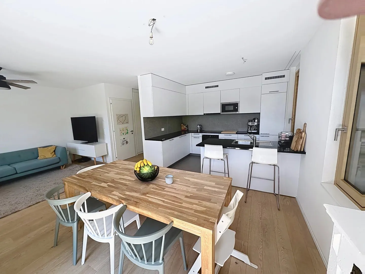 Light-filled family villa with garden, an ideal living environment close to all amenities. - Photo 1 of 13
