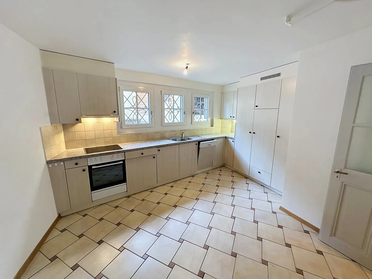 6,5-Zimmer-Haus mit Garten - Foto 6 von 12