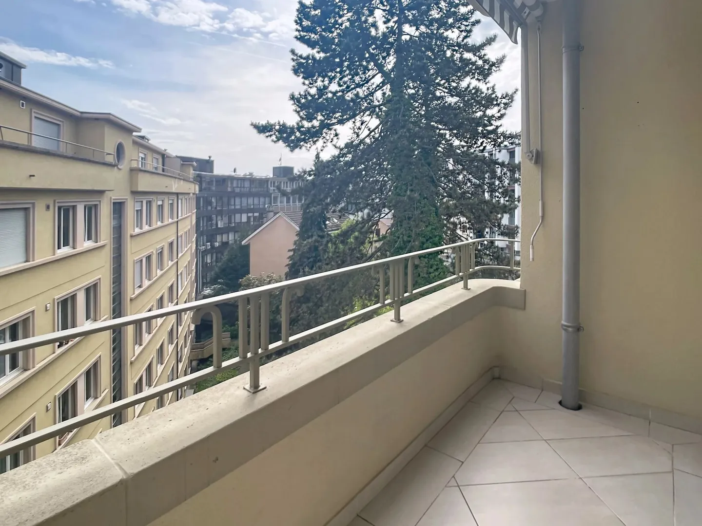 Appartement de charme 2,5 pièces - Photo 2 sur 9