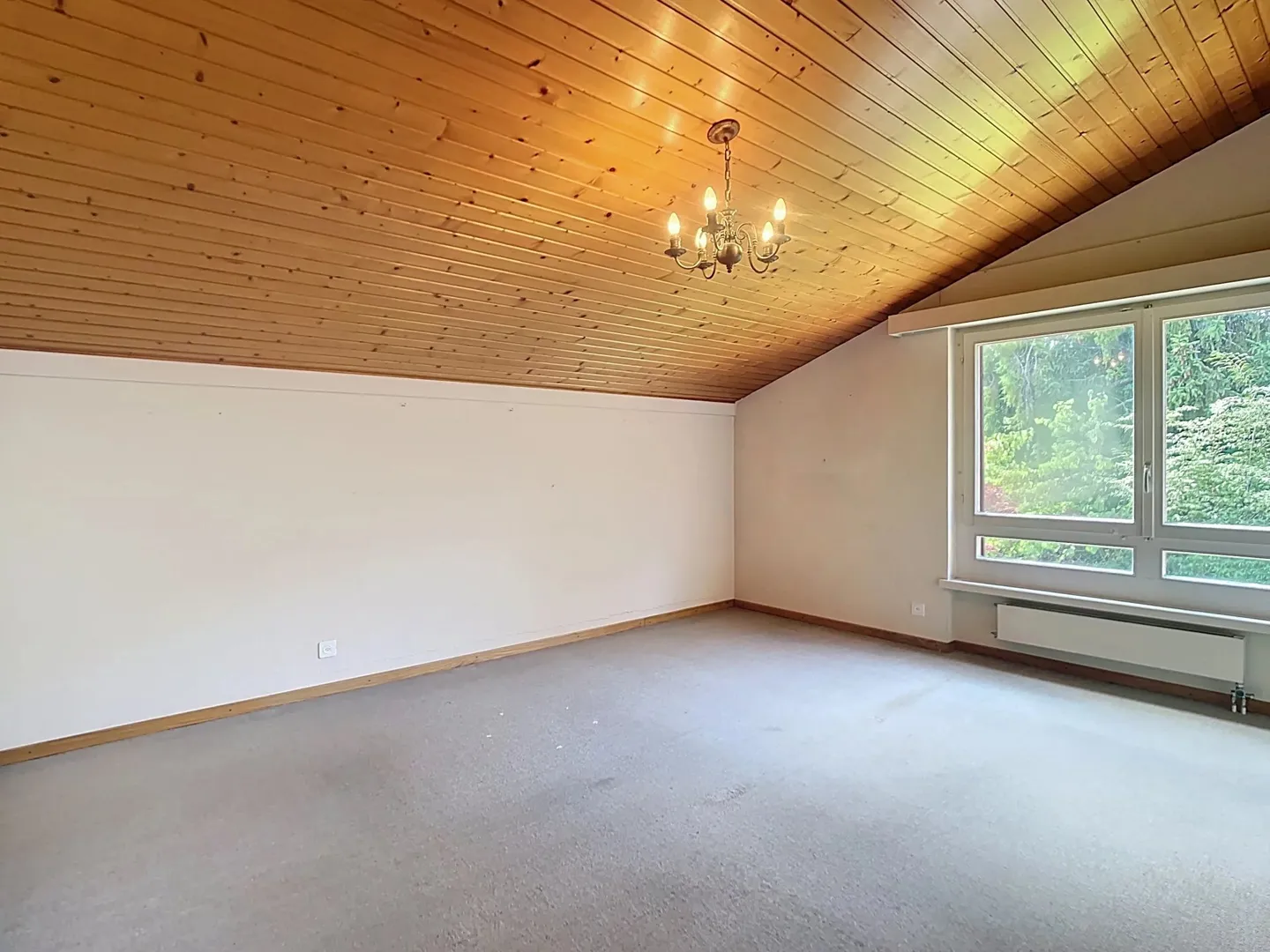 Detached house in a green setting with a view of the lake - Photo 8 of 13