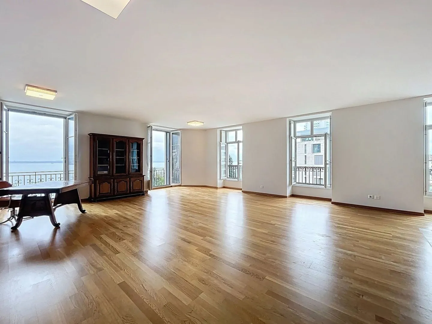 Elegante appartamento di 4,5 locali nella storica Residenza Nazionale di Montreux - Foto 5 di 13