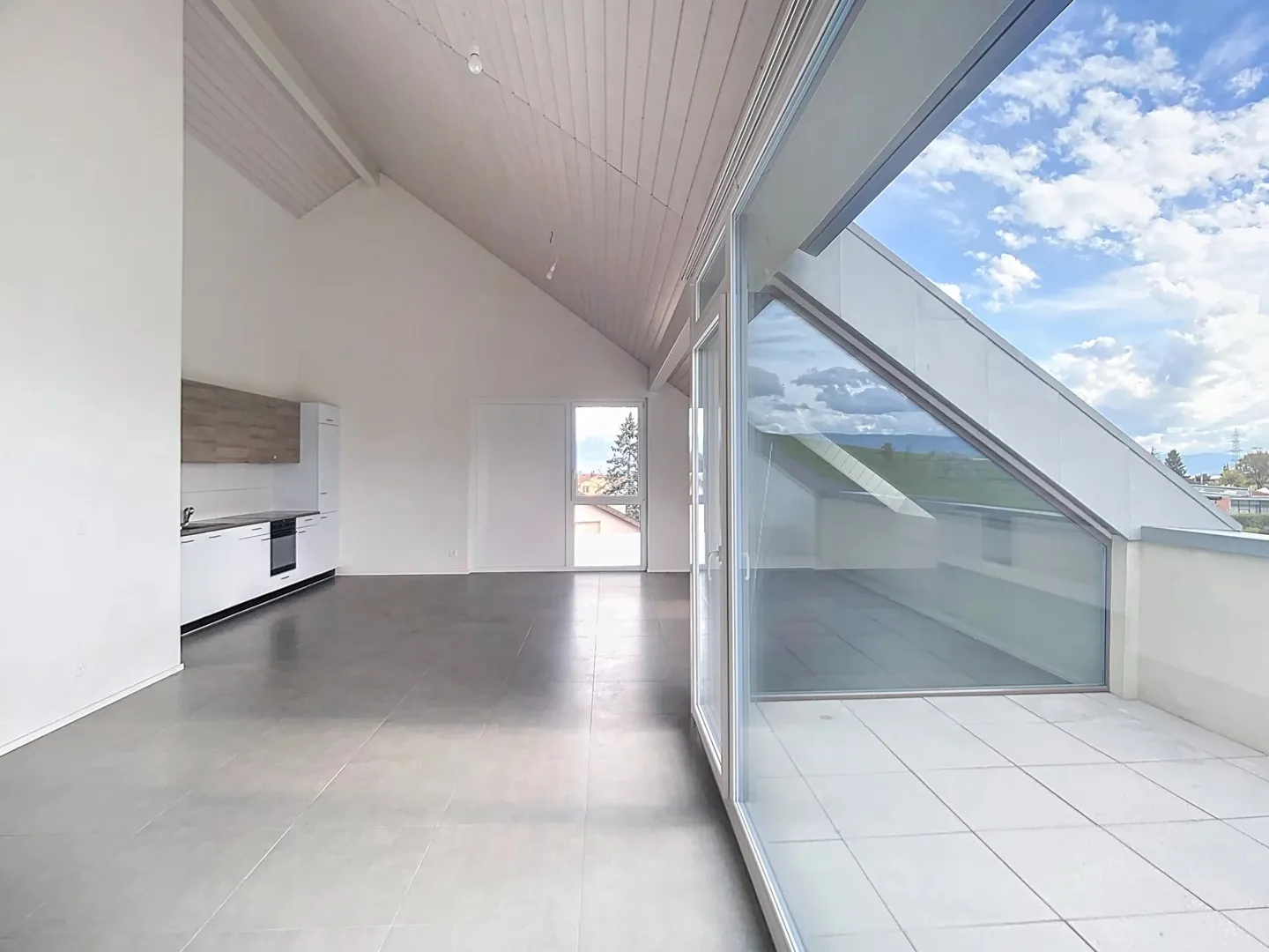 Attique de 103 m2 avec grand balcon - Photo 3 sur 11