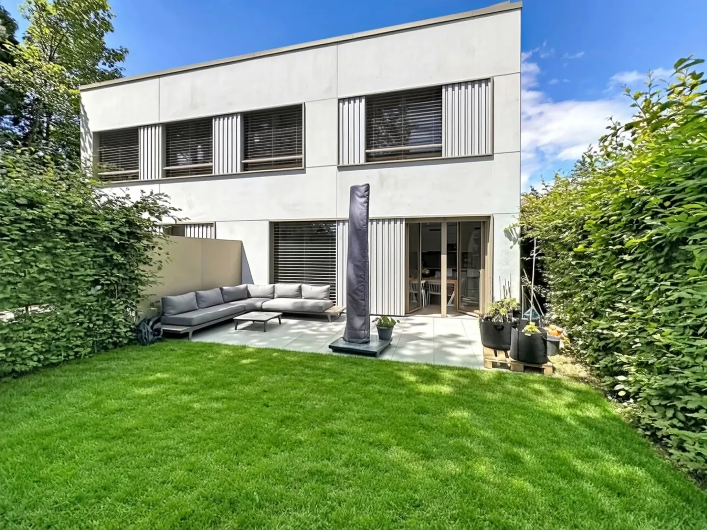 Light-filled family villa with garden, an ideal living environment close to all amenities. - Photo 7 of 13