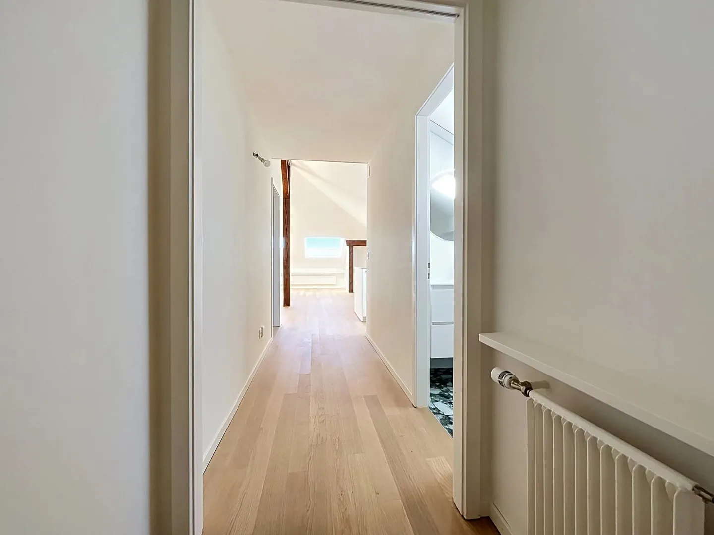 Élégant appartement de 2.5 pièces entièrement rénové - Photo 4 sur 13