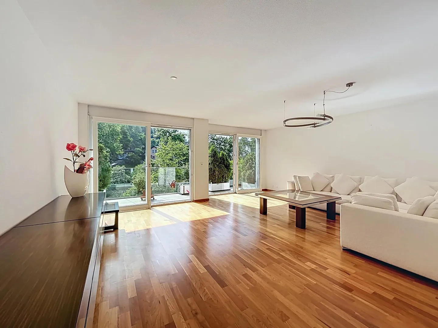 Calm, comfort and elegance with a view of the lake - Photo 8 of 11