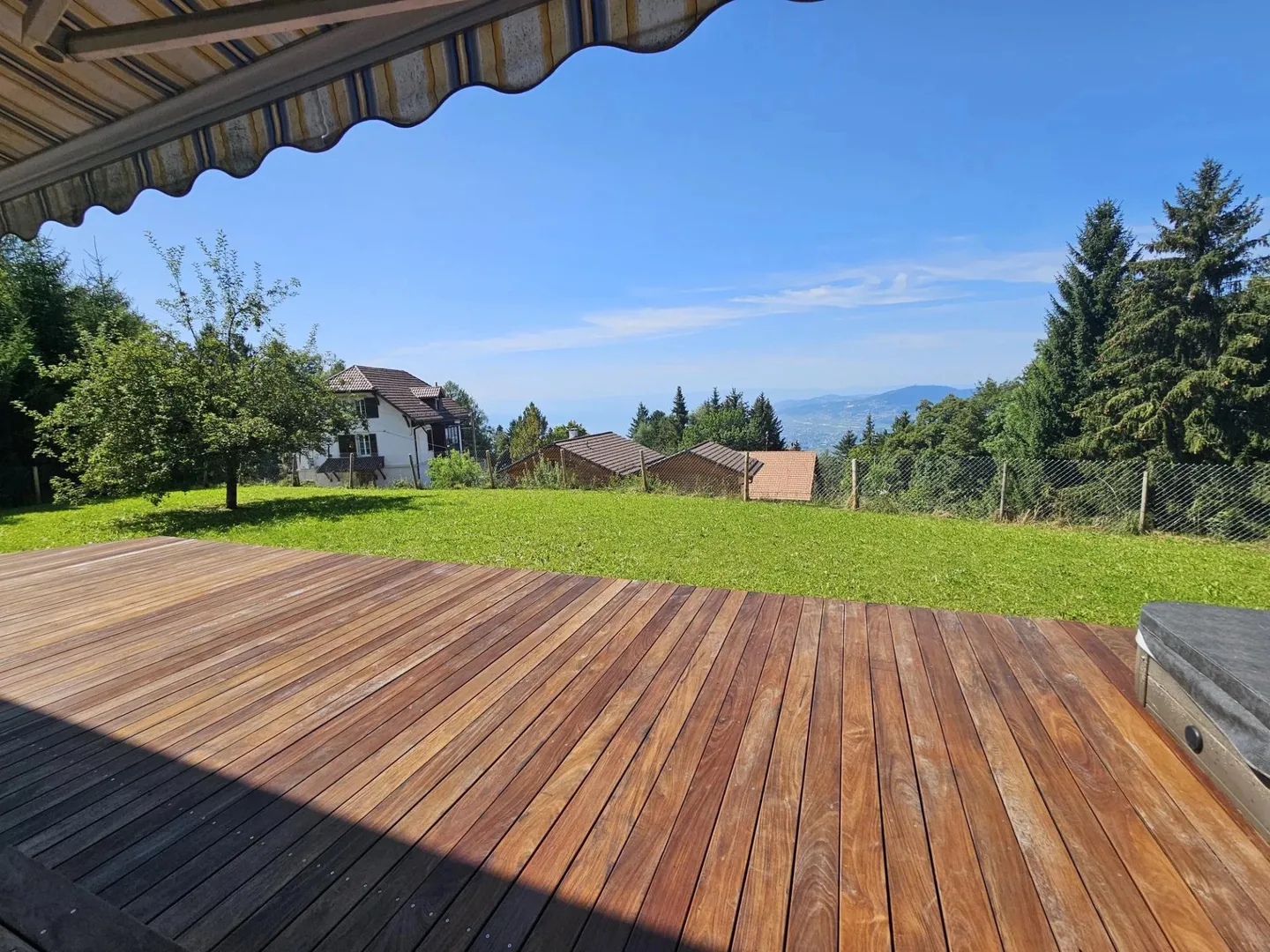 Escape in the Heights of Montreux - Photo 5 of 13