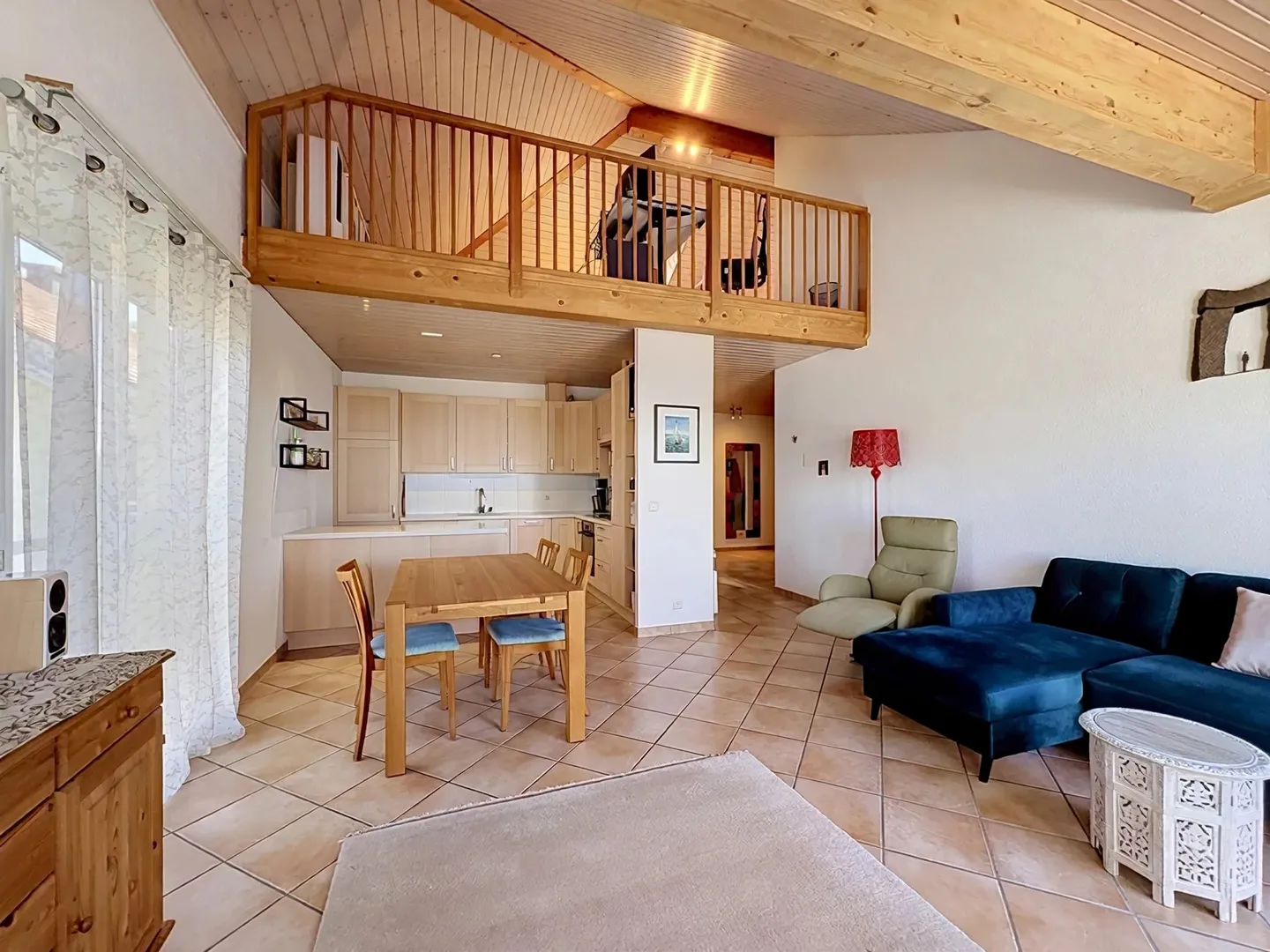 Wunderschöne 4,5-Zimmer-Penthouse mit Mezzanin + Garage-Box - Foto 1 von 12