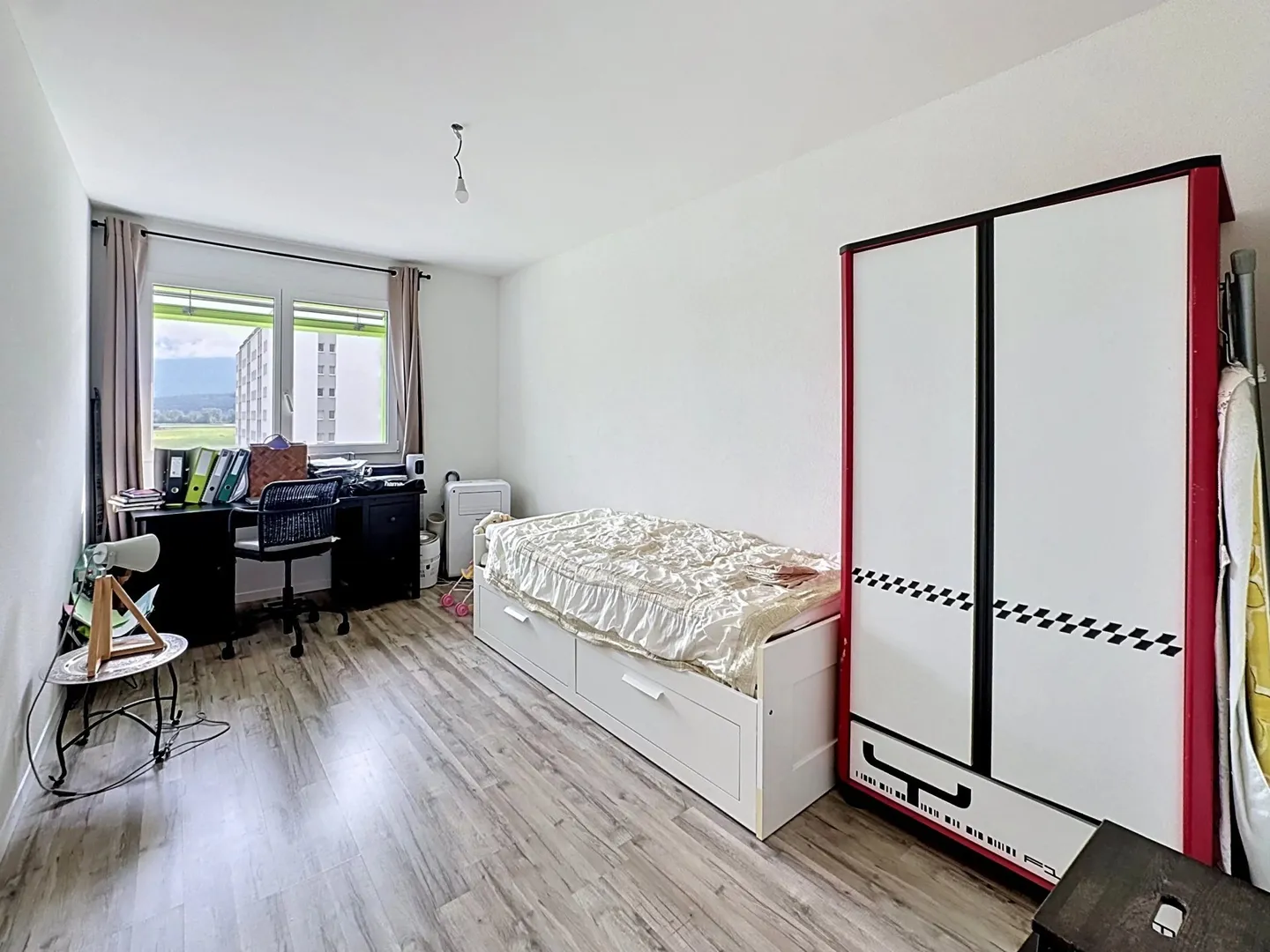 4,5 helle Zimmer mit Loggia und freiem Blick ideal zum Wohnen oder Investieren - Foto 6 von 9