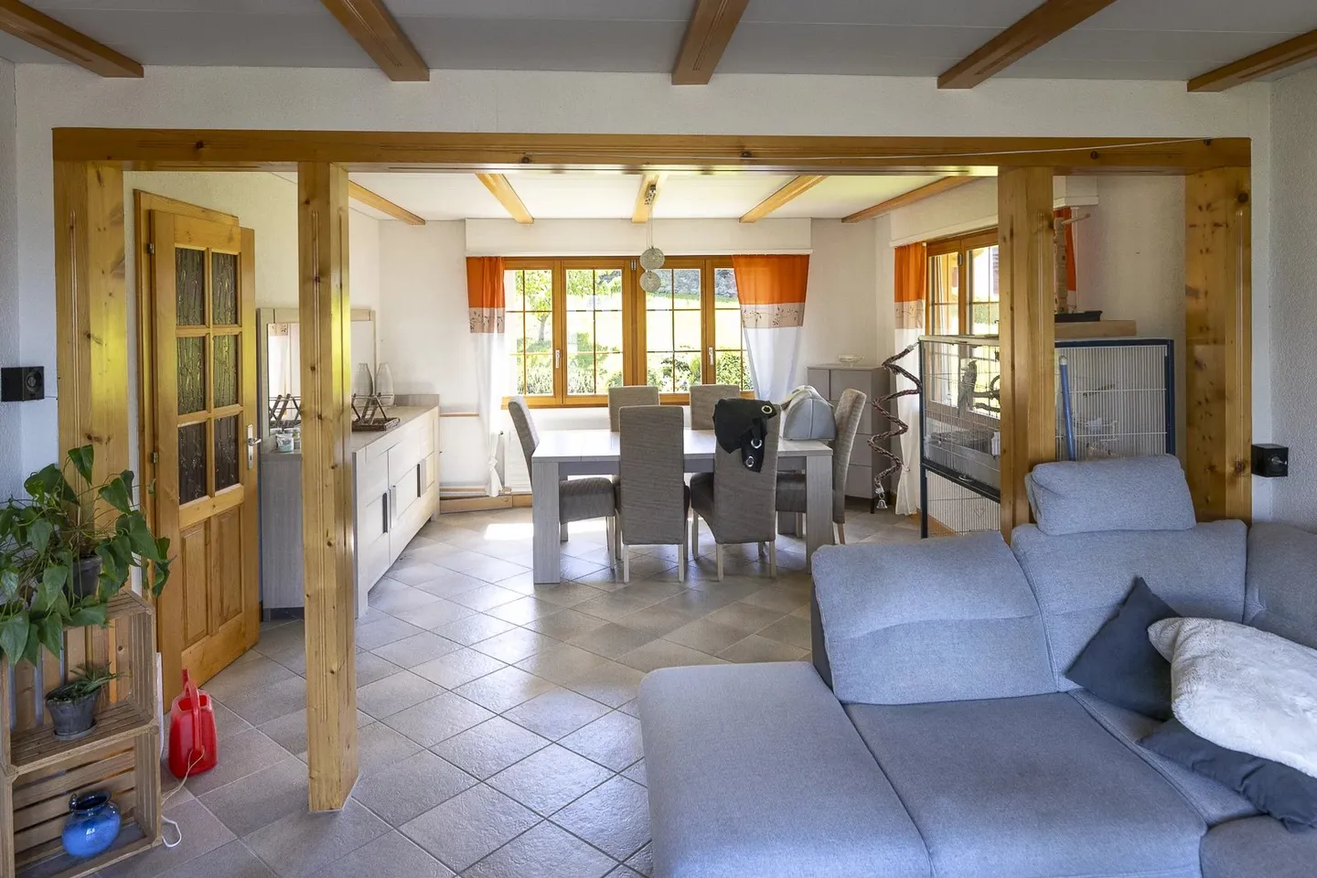 Family Villa in Choëx – Monthey | A versatile property with multiple possibilities - Photo 8 of 13