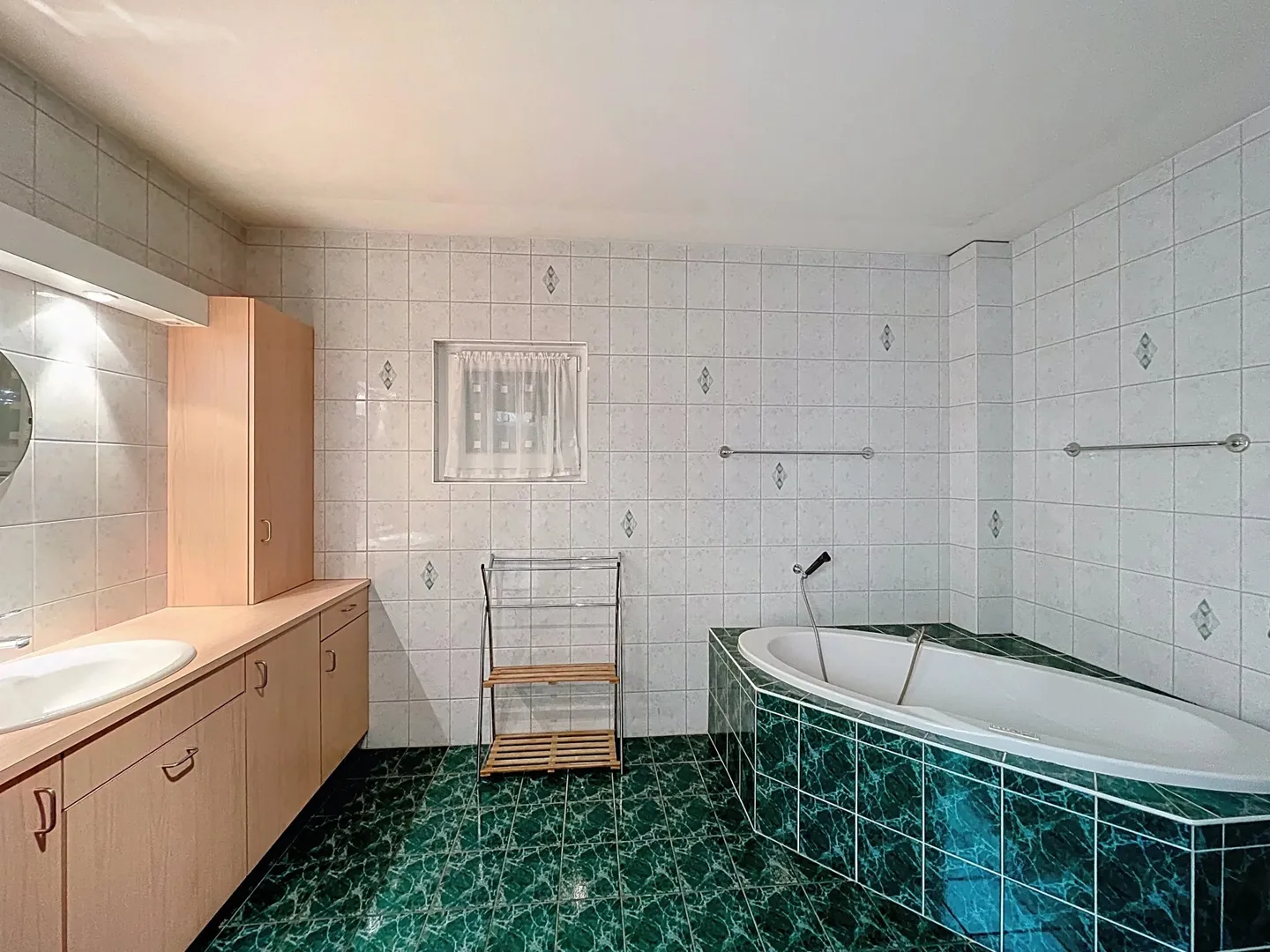 Maison familiale spacieuse dans quartier prisé - Photo 7 sur 13