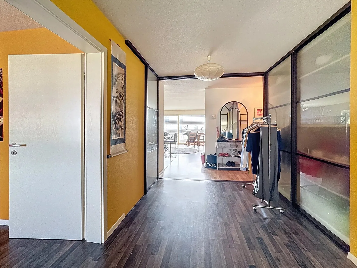 Atypical apartment with large living spaces and lots of charm - Photo 5 of 12