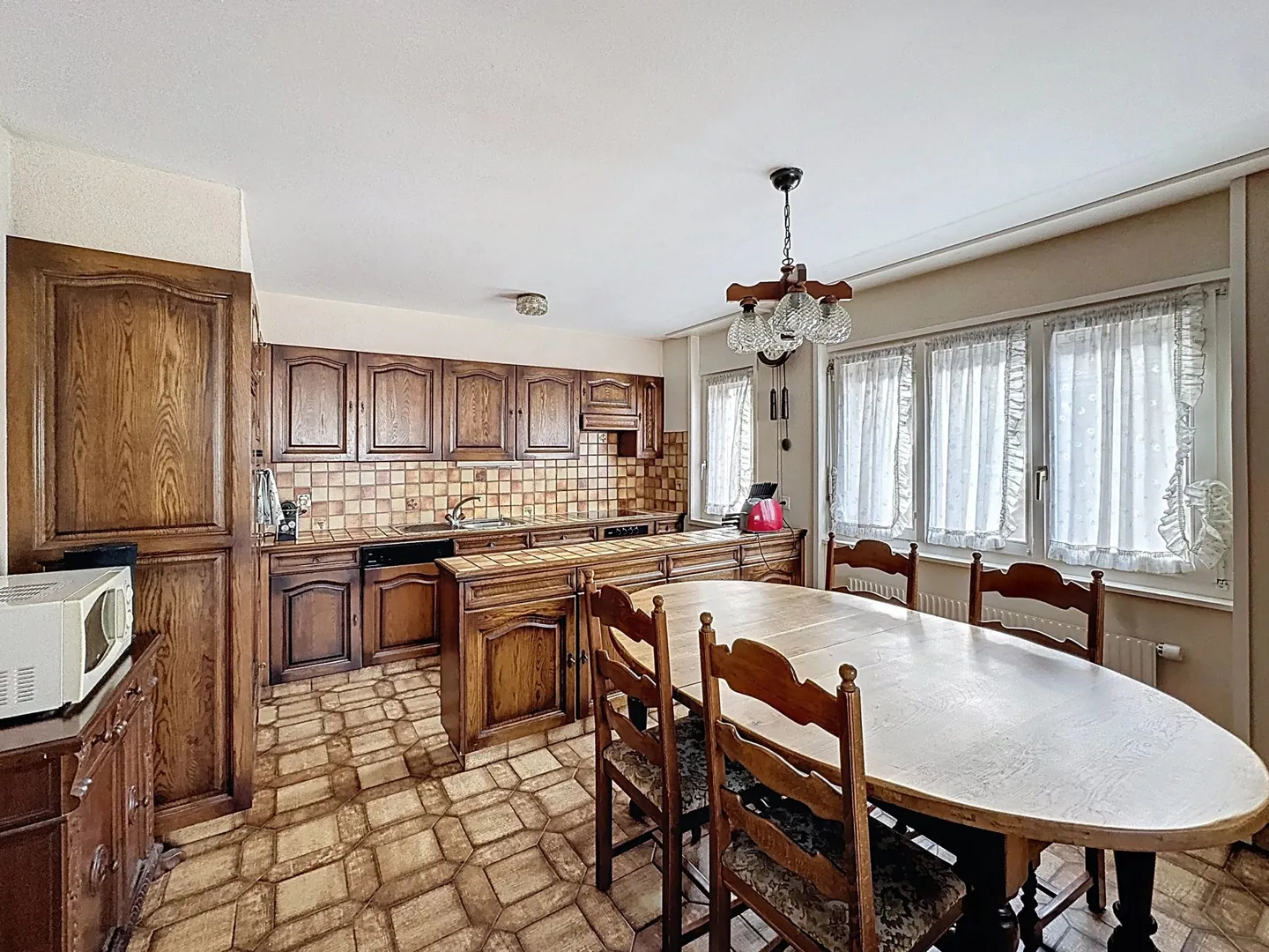 Vielseitiges Gebäude ideal für Investoren - Foto 4 von 13