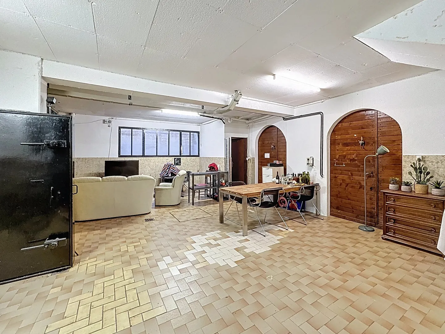 Vielseitiges Gebäude ideal für Investoren - Foto 11 von 13