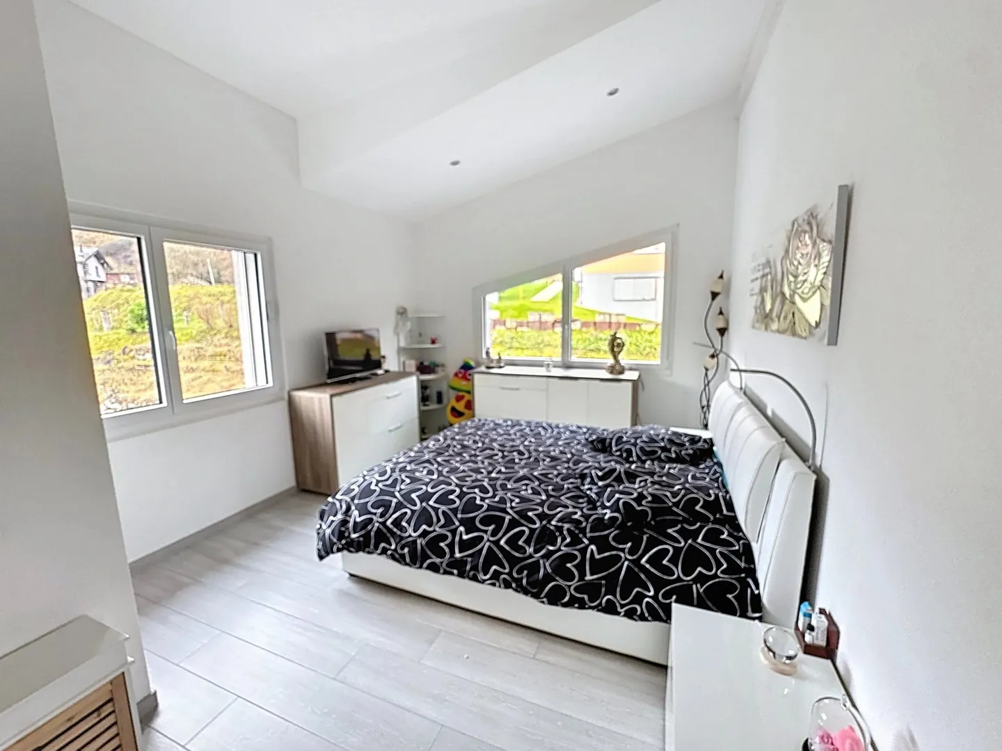 Recent Triplex Villa - Photo 6 of 13