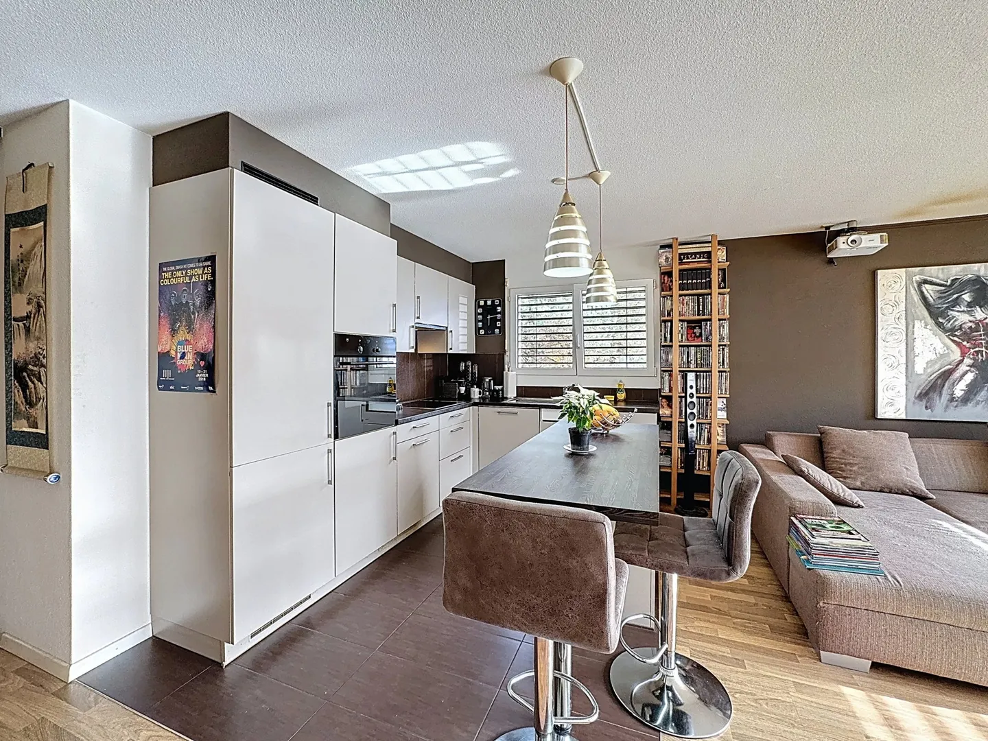 Atypical apartment with large living spaces and lots of charm - Photo 3 of 12