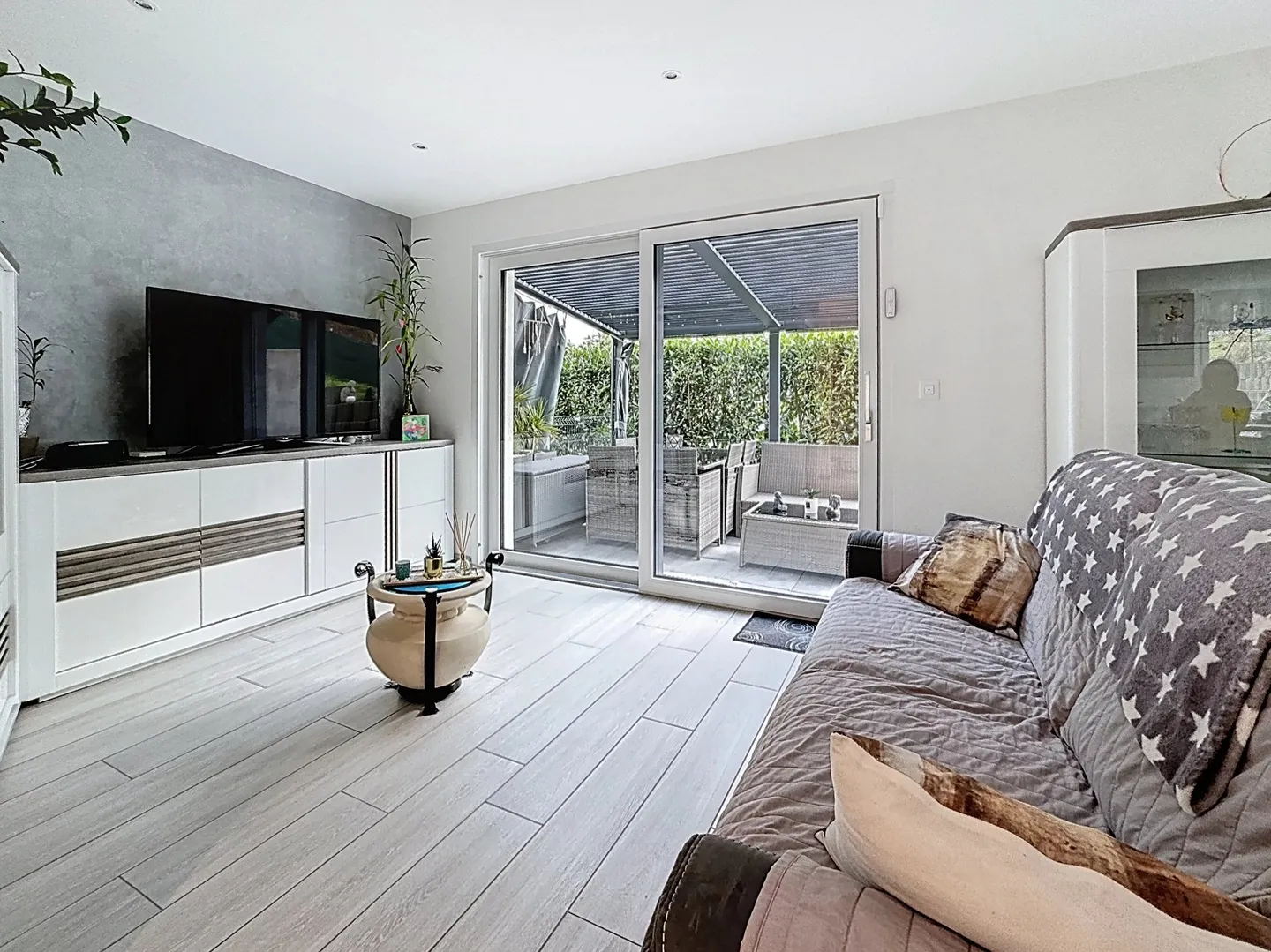 Recent Triplex Villa - Photo 3 of 13