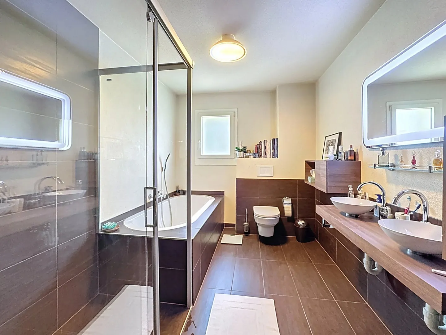 Atypical apartment with large living spaces and lots of charm - Photo 7 of 12