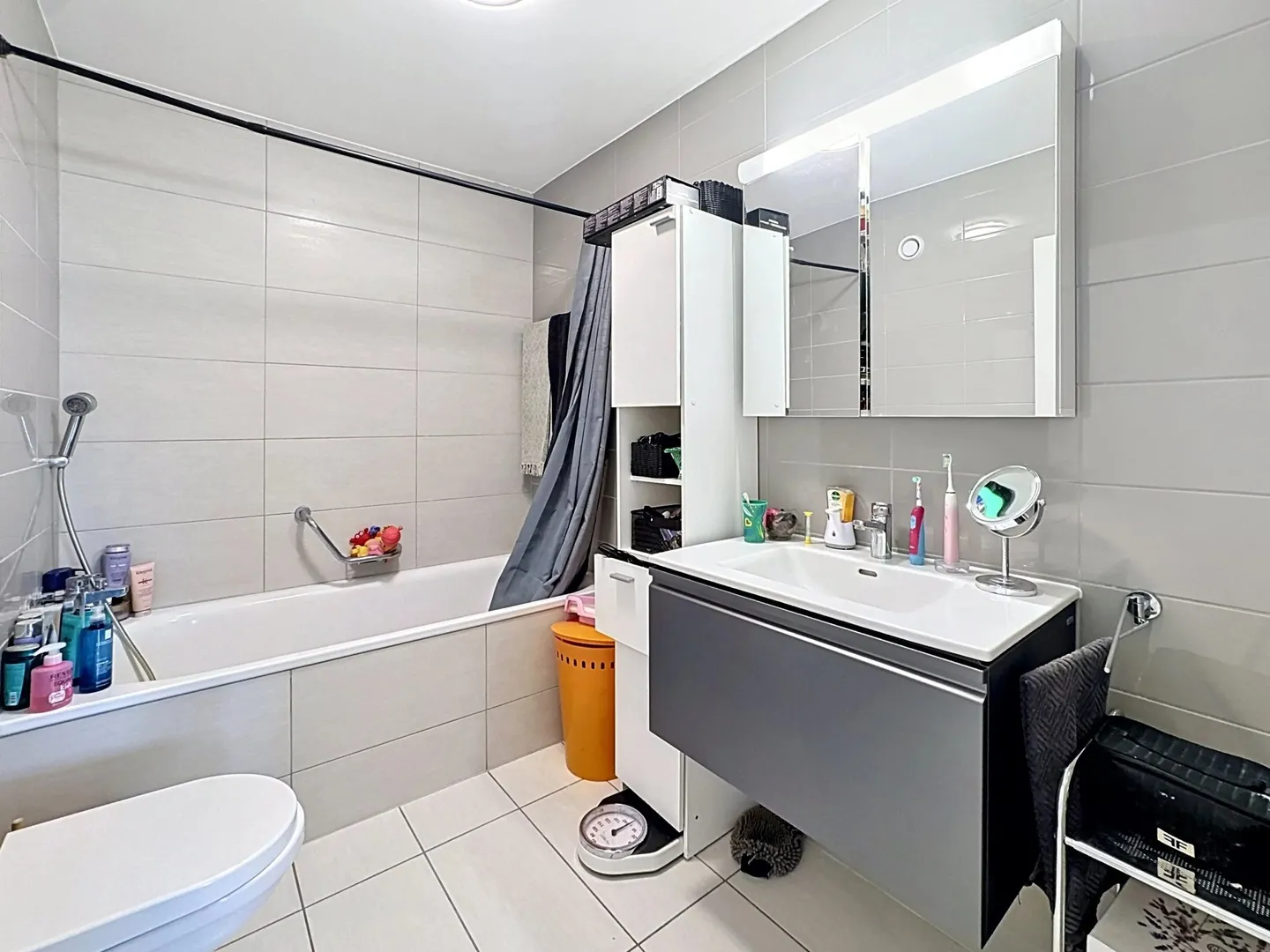 4,5 helle Zimmer mit Loggia und freiem Blick ideal zum Wohnen oder Investieren - Foto 7 von 9
