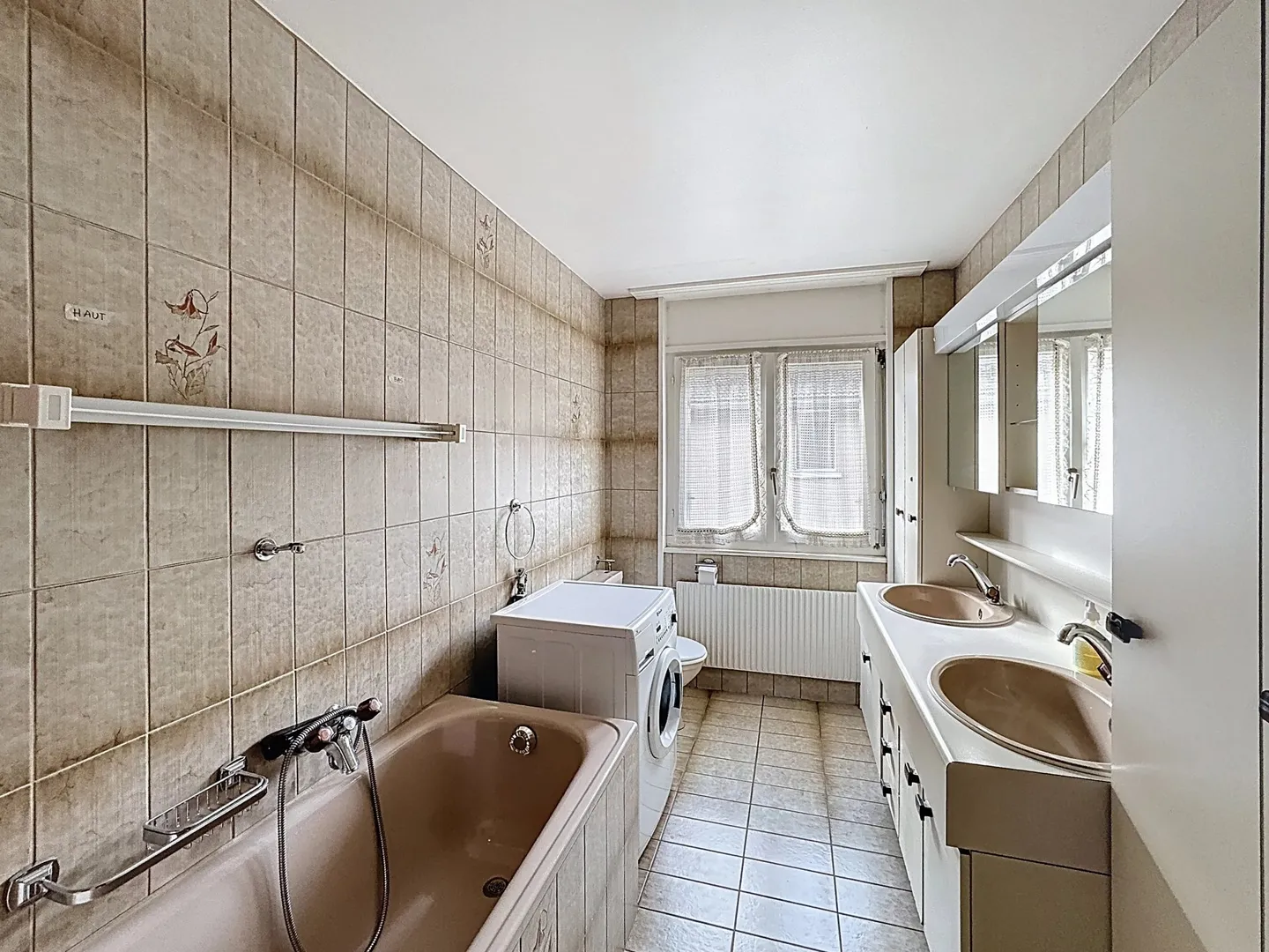 Vielseitiges Gebäude ideal für Investoren - Foto 5 von 13