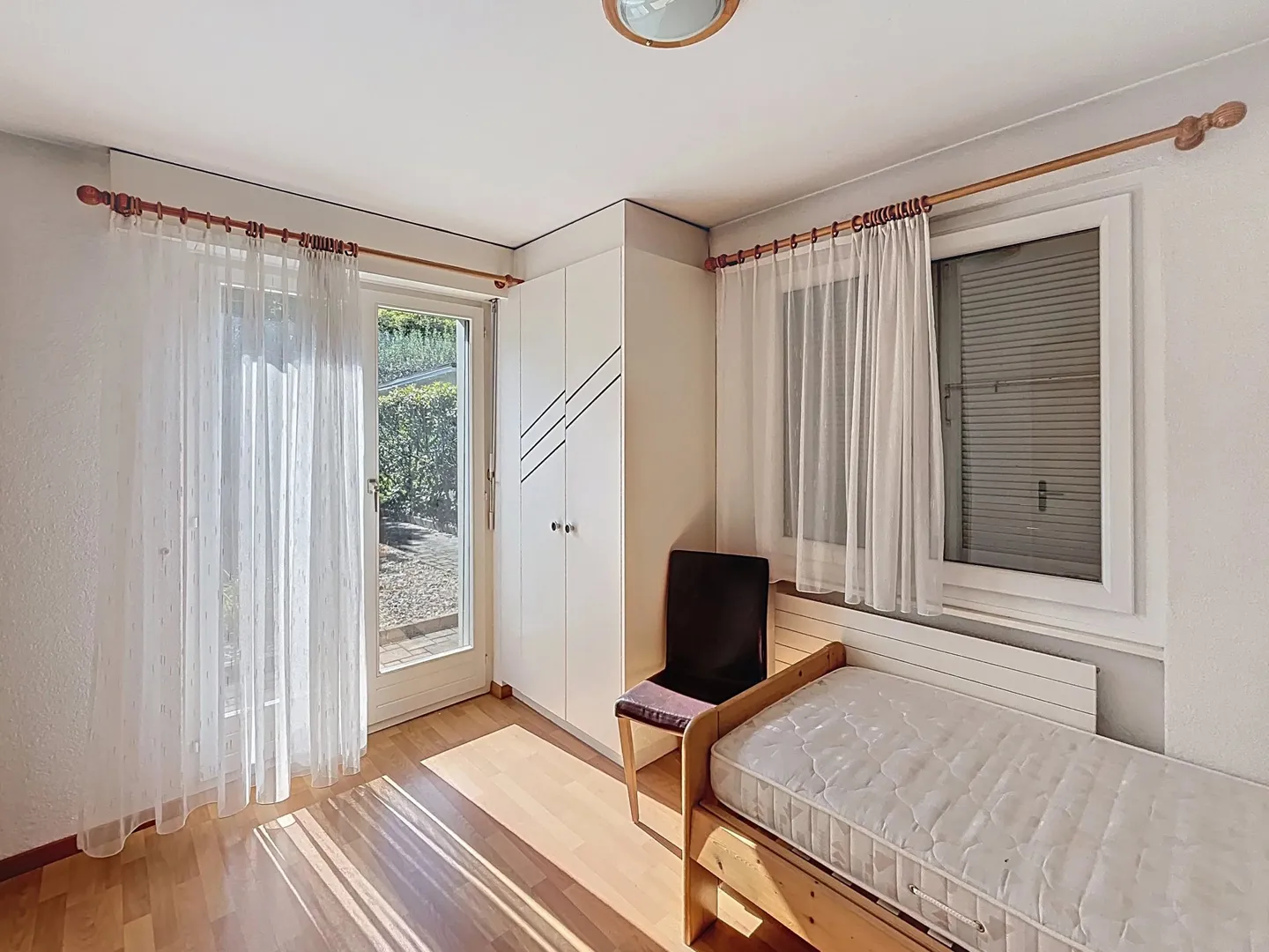 Maison familiale spacieuse dans quartier prisé - Photo 6 sur 13