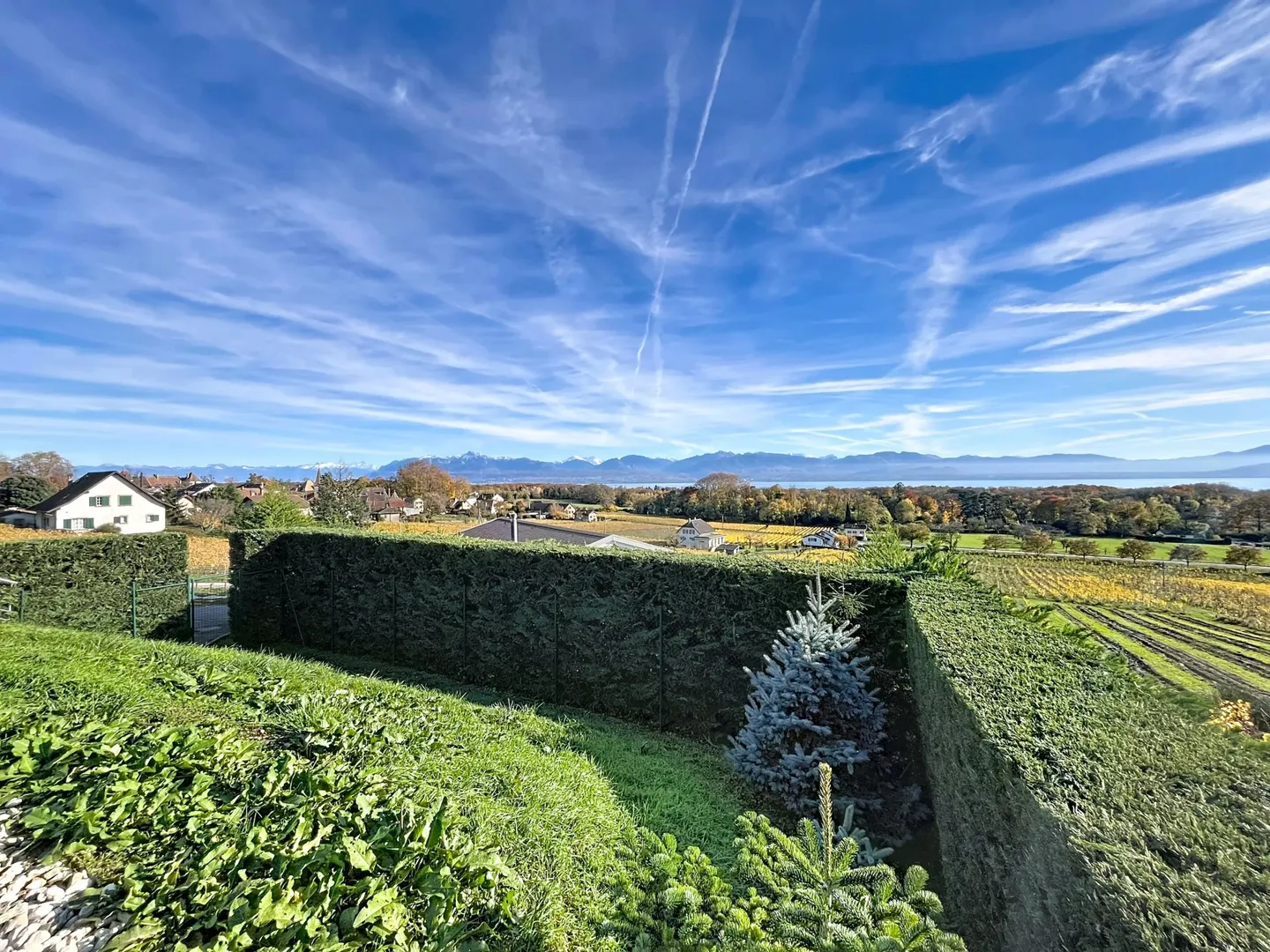 Magnifica villa con vista mozzafiato sul lago - Foto 1 di 13