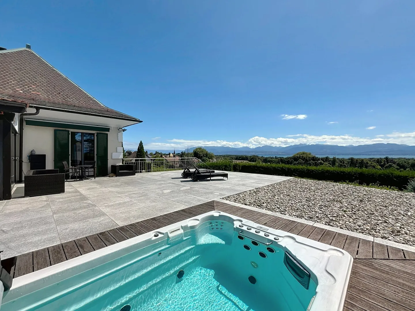 Magnifique villa à la vue imprenable sur le lac - Photo 1 sur 13