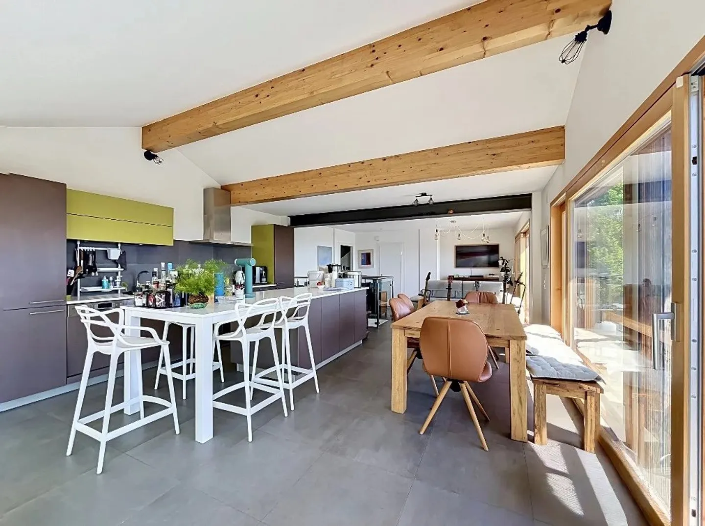 Exceptional panoramic view – Family villa with spacious veranda - Photo 3 of 11