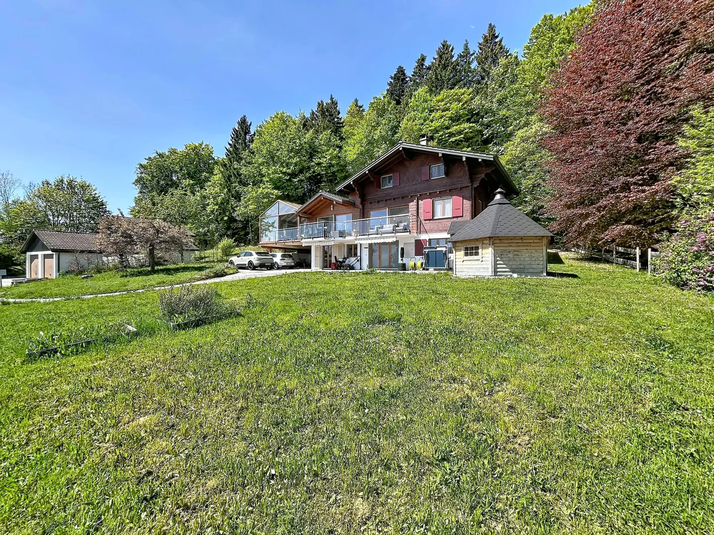 Exceptional panoramic view – Family villa with spacious veranda - Photo 10 of 11