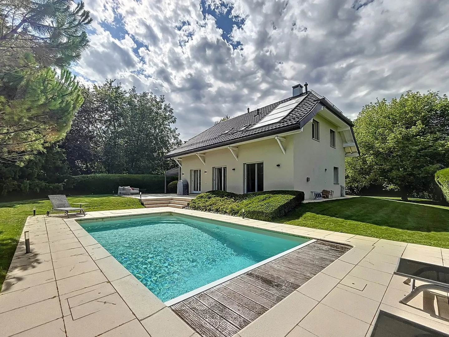 En exclusivité : Belle villa rénovée à proximité de Nyon - Photo 1 sur 13