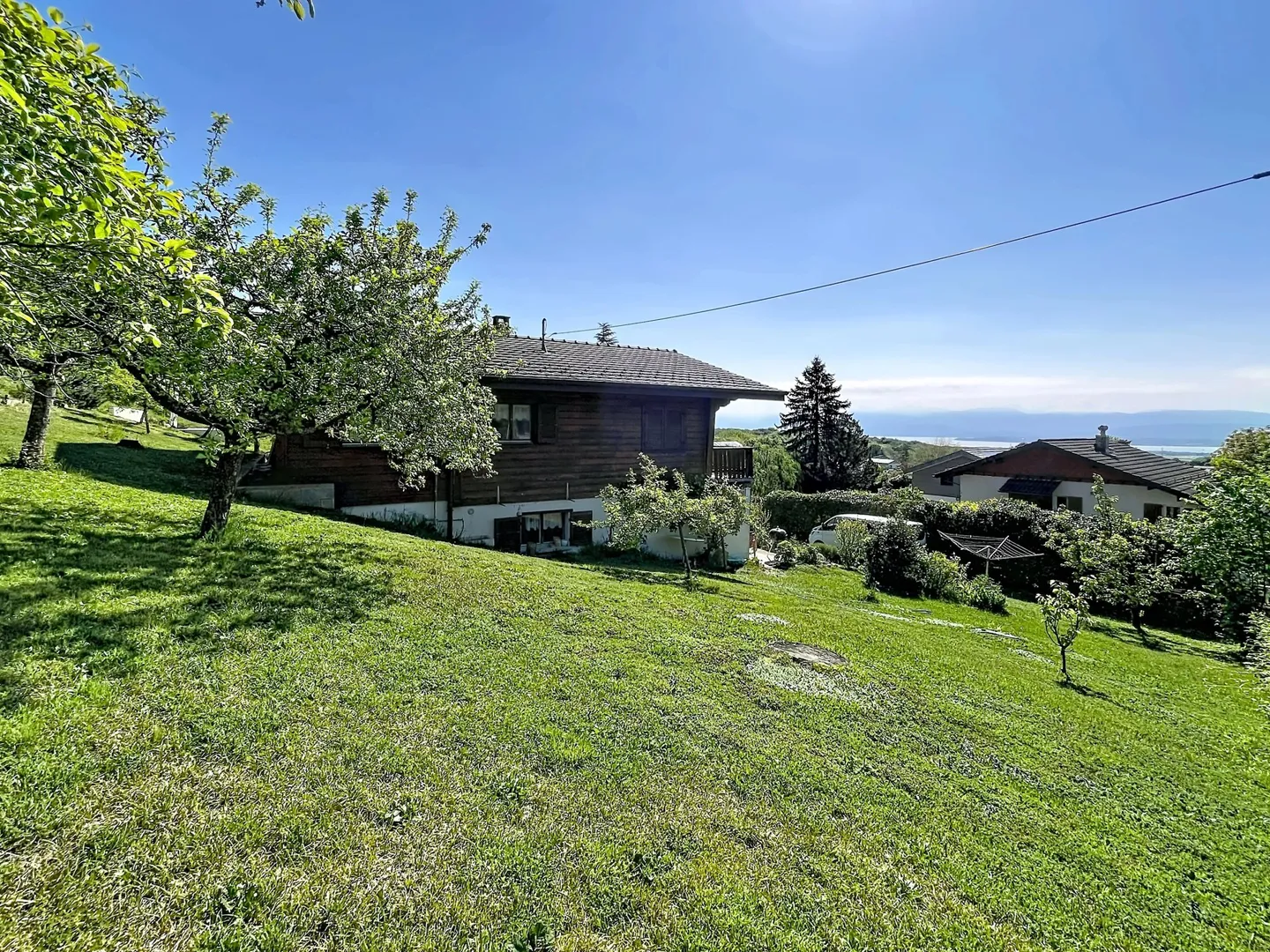 Parzelle mit Chalet in einer grünen Umgebung und Seeblick - Foto 6 von 7