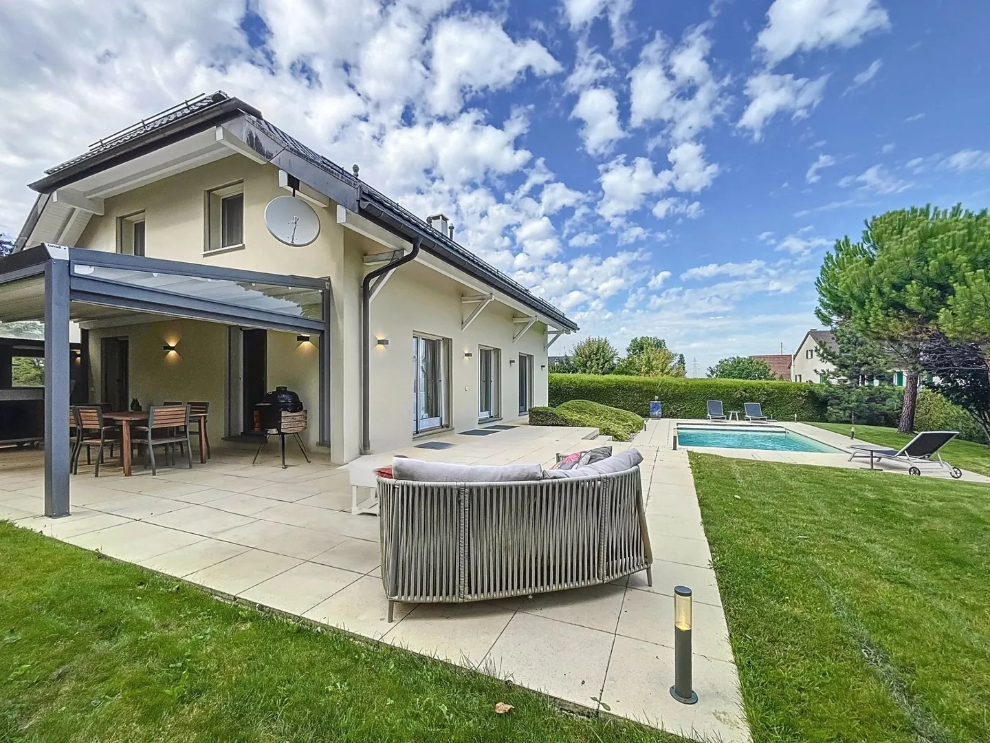 En exclusivité : Belle villa rénovée à proximité de Nyon - Photo 2 sur 13