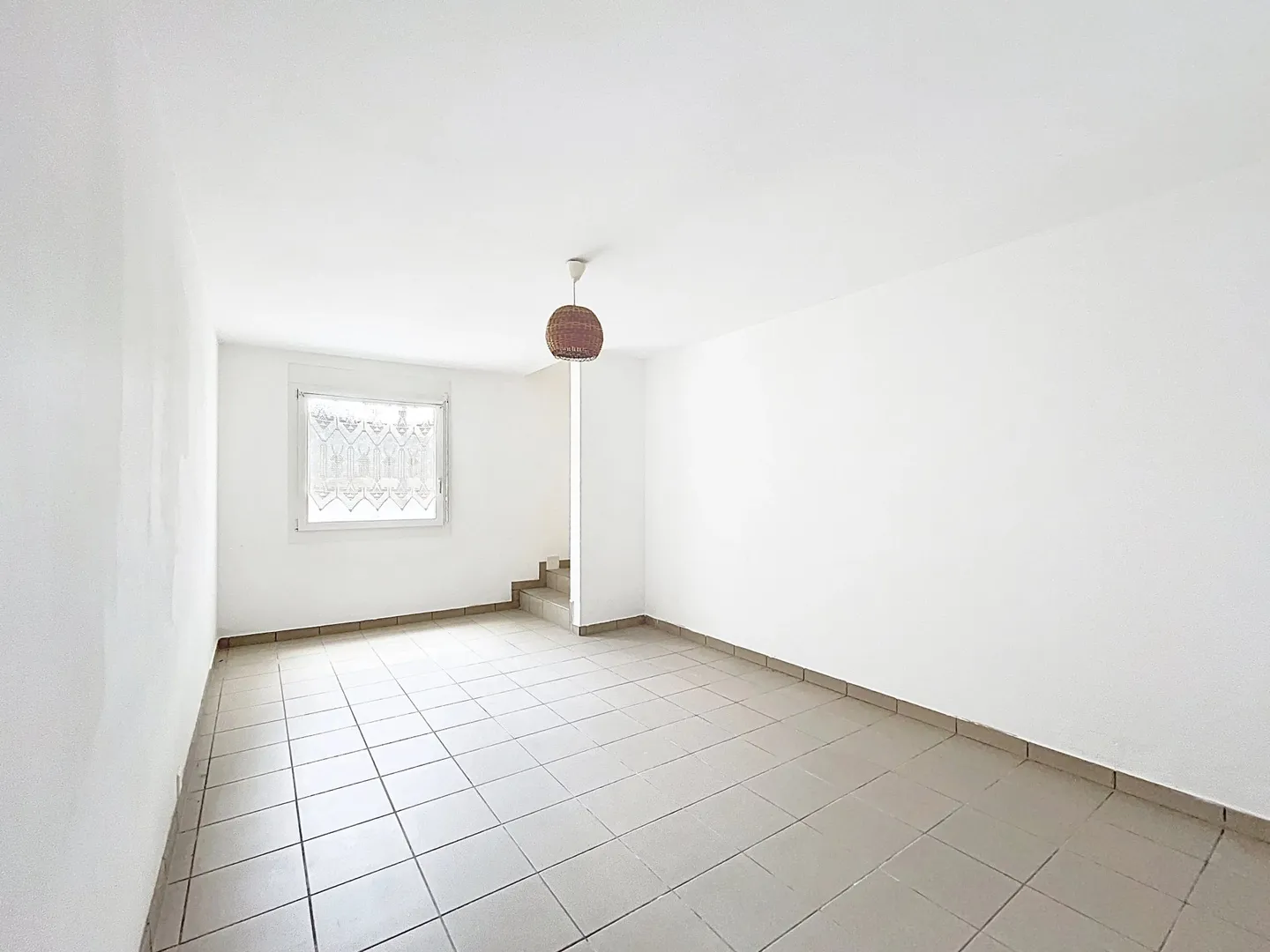 Architektenvilla mit 100m2 Panoramaterrasse mit Seeblick, nur 10 Gehminuten vom Zentrum von Arzier entfernt - Foto 9 von 13