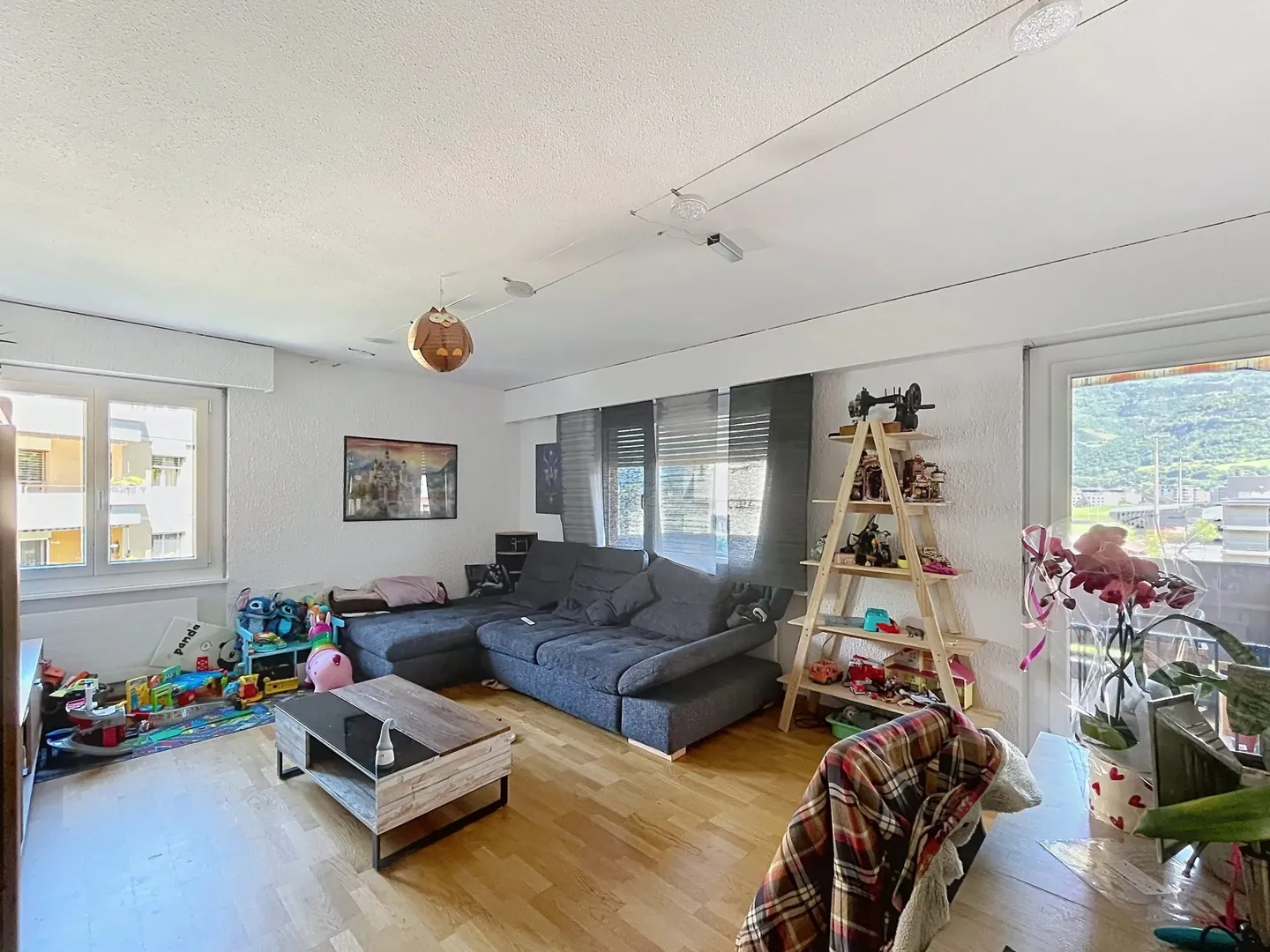 Bel appartement traversant de 4,5 pièces dans le quartier de Vissigen à Sion - Photo 3 of 13