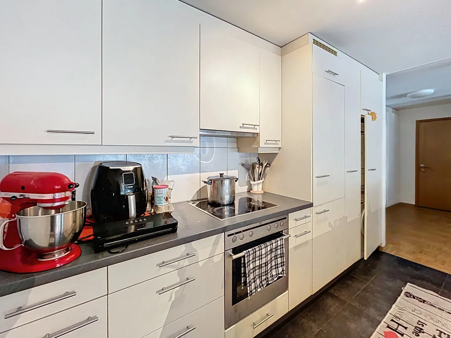 Grand appartement familial de 4 pièces avec vue dégagée à Sierre - Photo 2 of 12