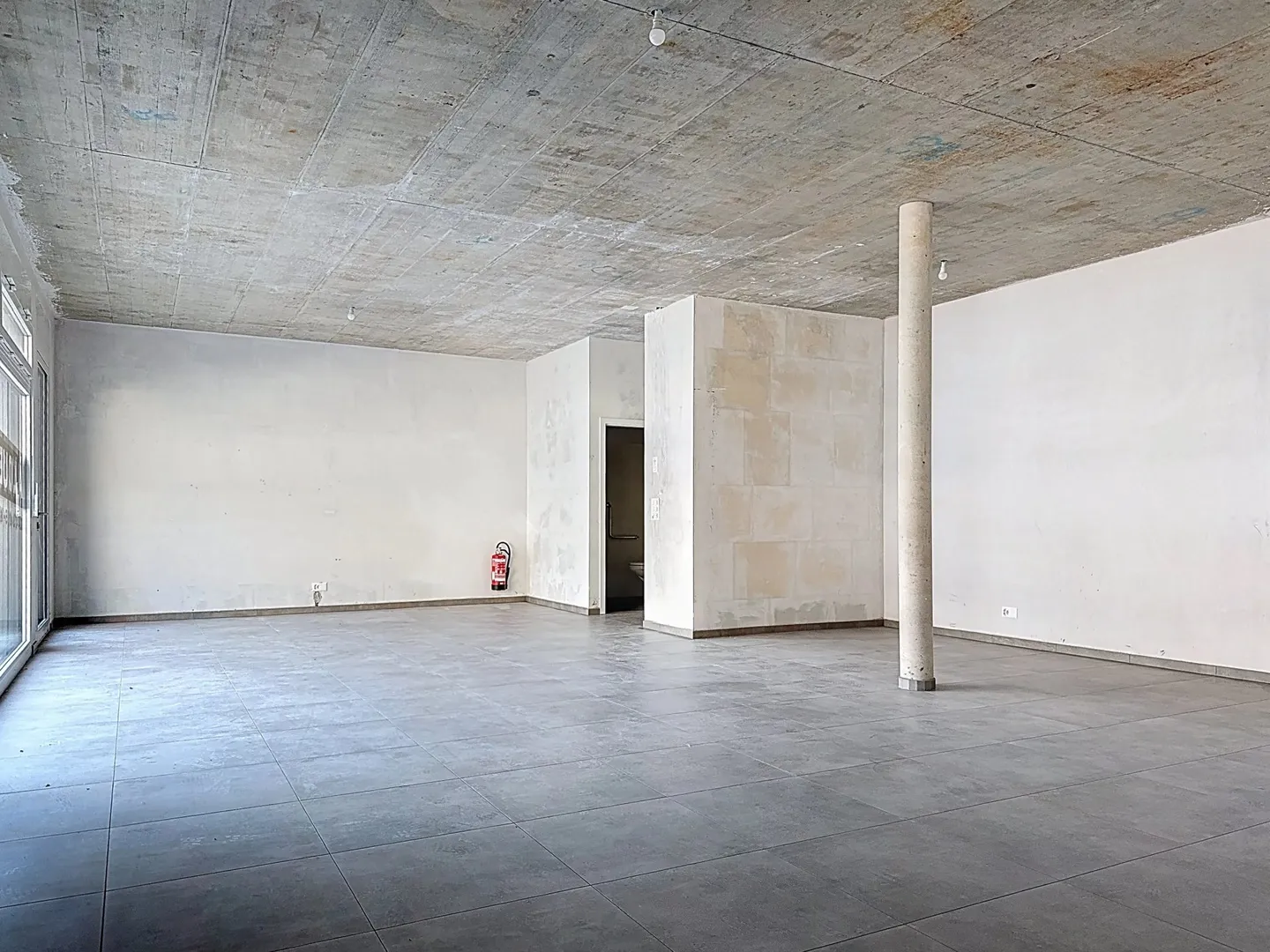 Espace de plain-pied pour services - Photo 4 sur 5