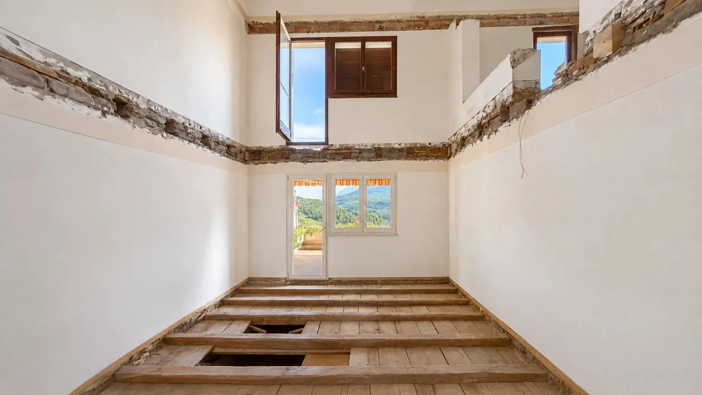 4,5 pièces en duplex sous les toits avec vue dégagée - Foto 6 von 8