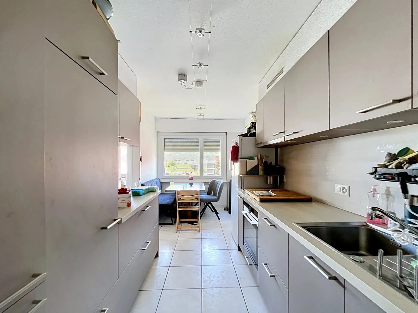 Bel appartement traversant de 4,5 pièces dans le quartier de Vissigen à Sion - Photo 8 of 13
