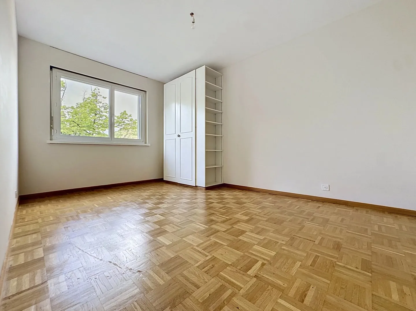 Spacious 6.5 rooms with balcony, unobstructed view and beautiful brightness in Sion - Photo 10 of 13