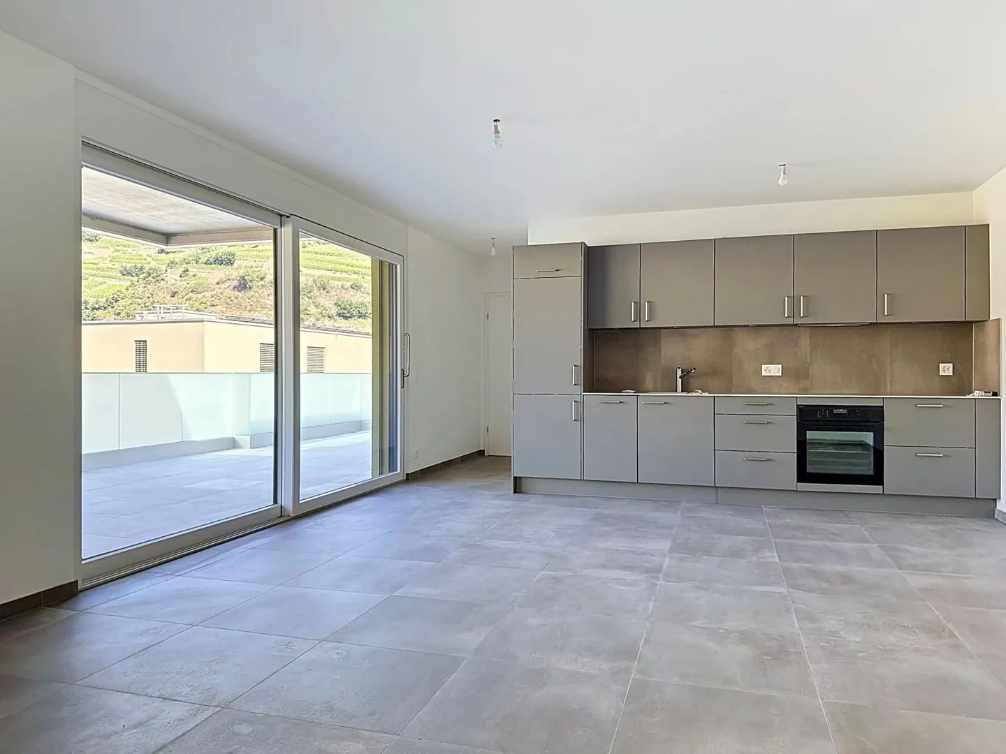 Lumineux 2.5 pièces au 2e étage avec grande terrasse - Promotion Alegria à Uvrier - Photo 1 sur 11